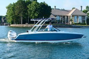 Cobalt Expands its Family Day Boat Line with the New 13-Passenger R4 Outboard