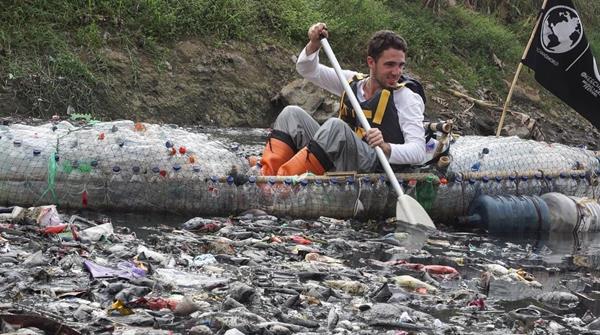 NYFA Documentary Filmmaking Gary Bencheghib cleaning up the Indonesia's Citarum River