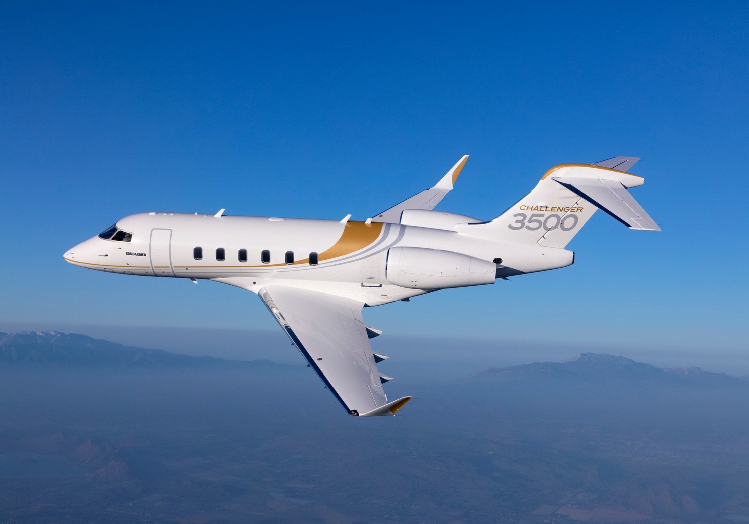 Challenger 3500 Exterior Blue Sky