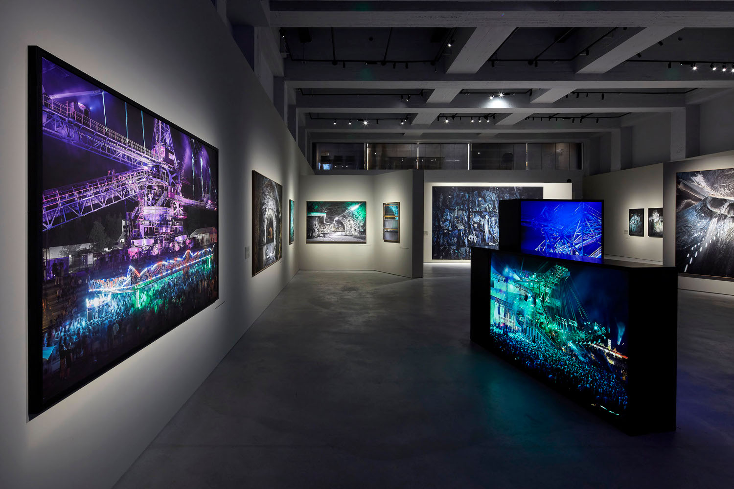 Intesa Sanpaolo: Circular Economy in Locatelli's Photos at Gallerie d'Italia in Turin