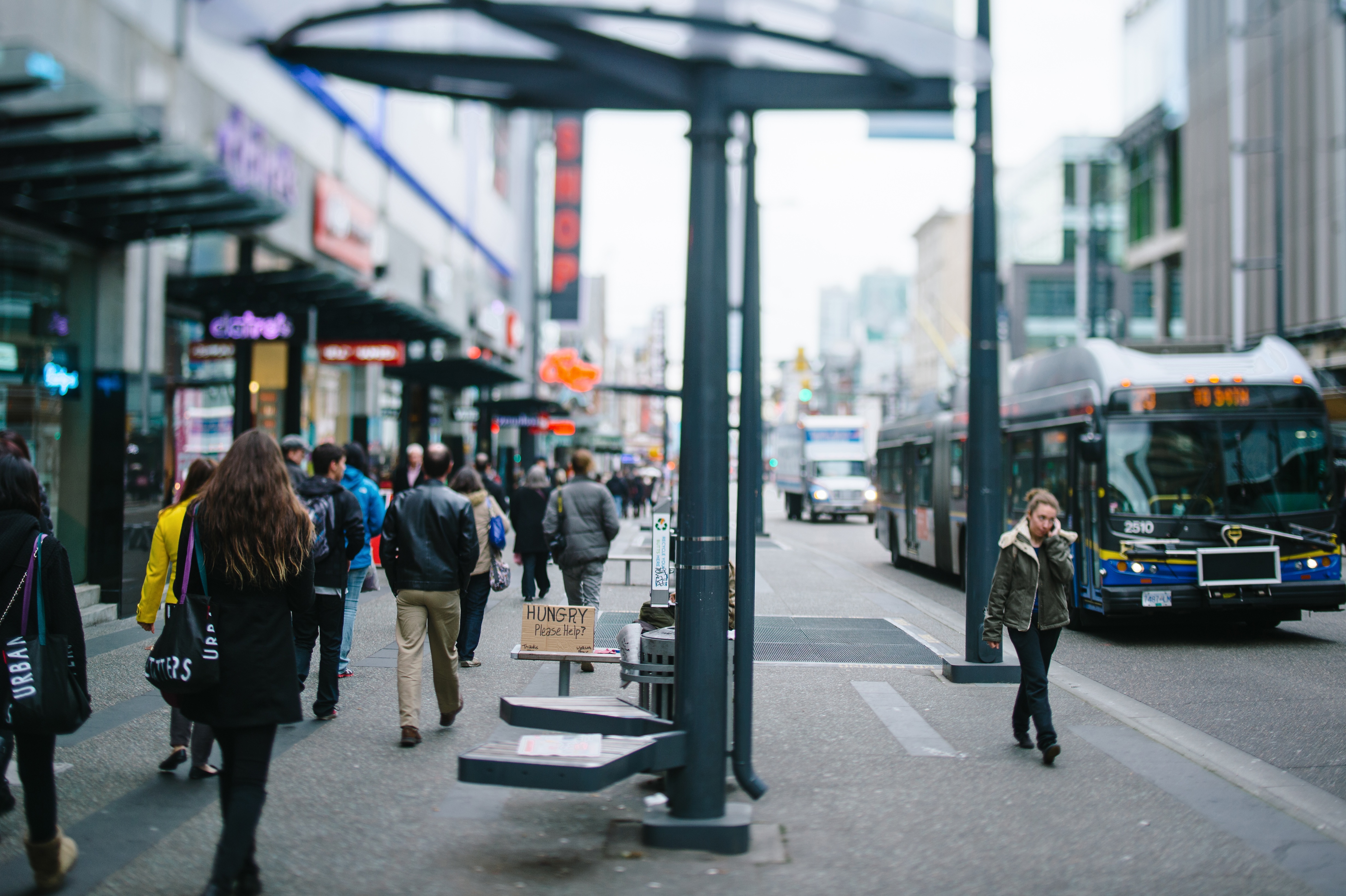 Almost half of British Columbians say they sometimes feel lonely, but United Way research also reveals giving and volunteering with others is a more meaningful experience than doing good alone. UNITED WAY OF THE LOWER MAINLAND. 