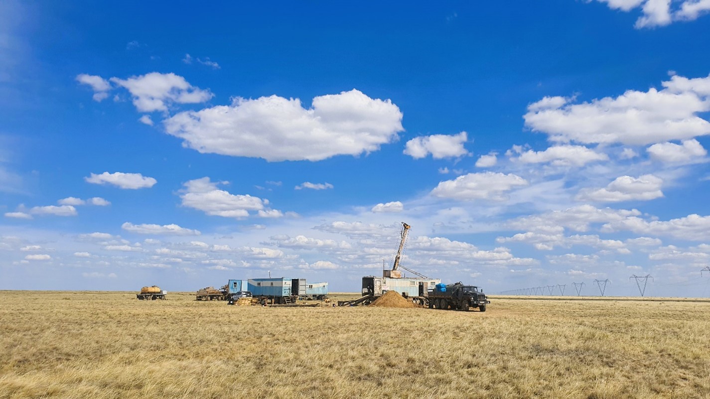 Diamond rig drilling hole Bg21006 at Beskauga. The project benefits from flat topography and ease of accessibility. Note the 1100 KVA power line in the distance that passes through the project area.