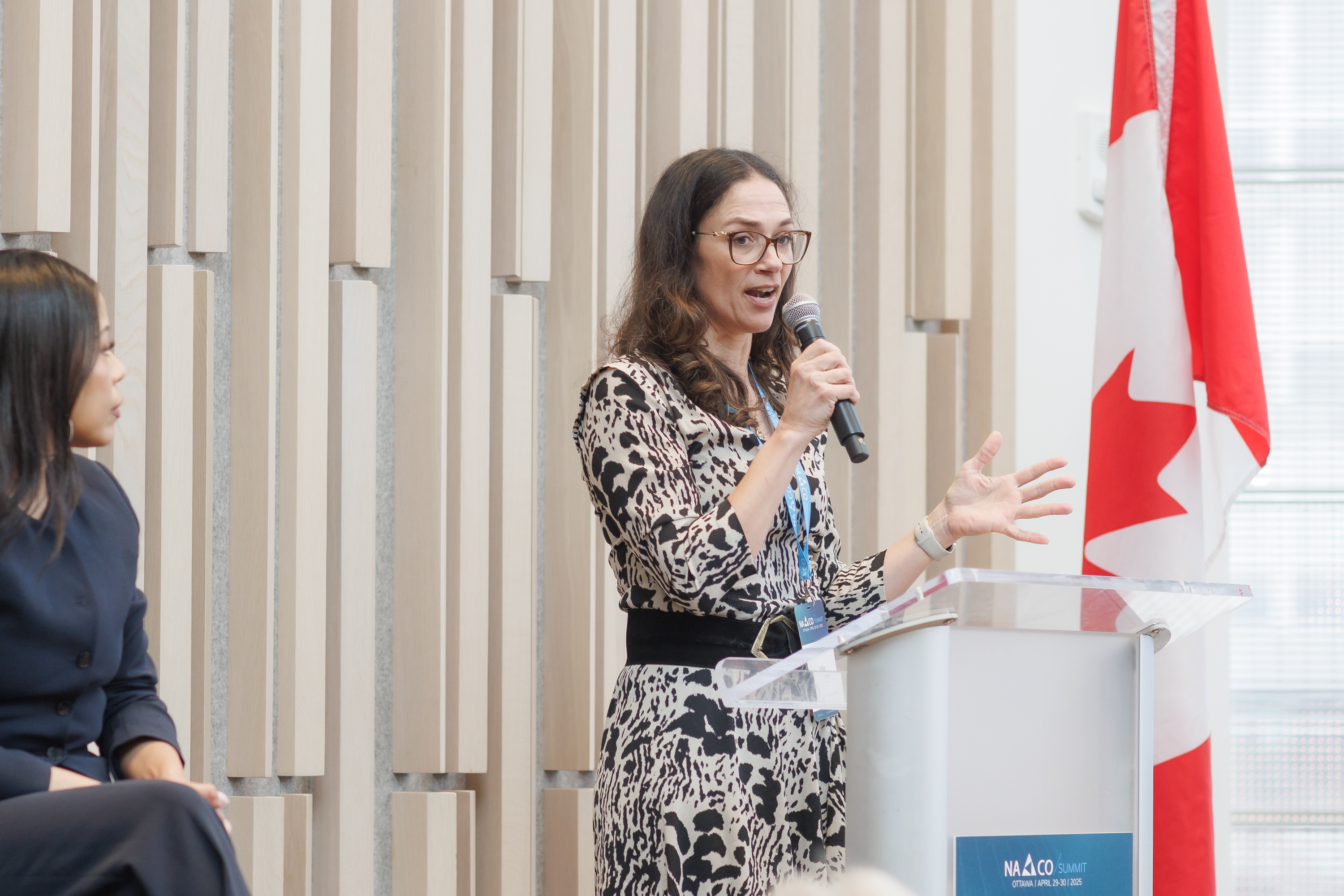 Julie Angus, fondatrice et PDG de Open Ocean Robotics sur la scène Moonshots lors du Sommet NACO