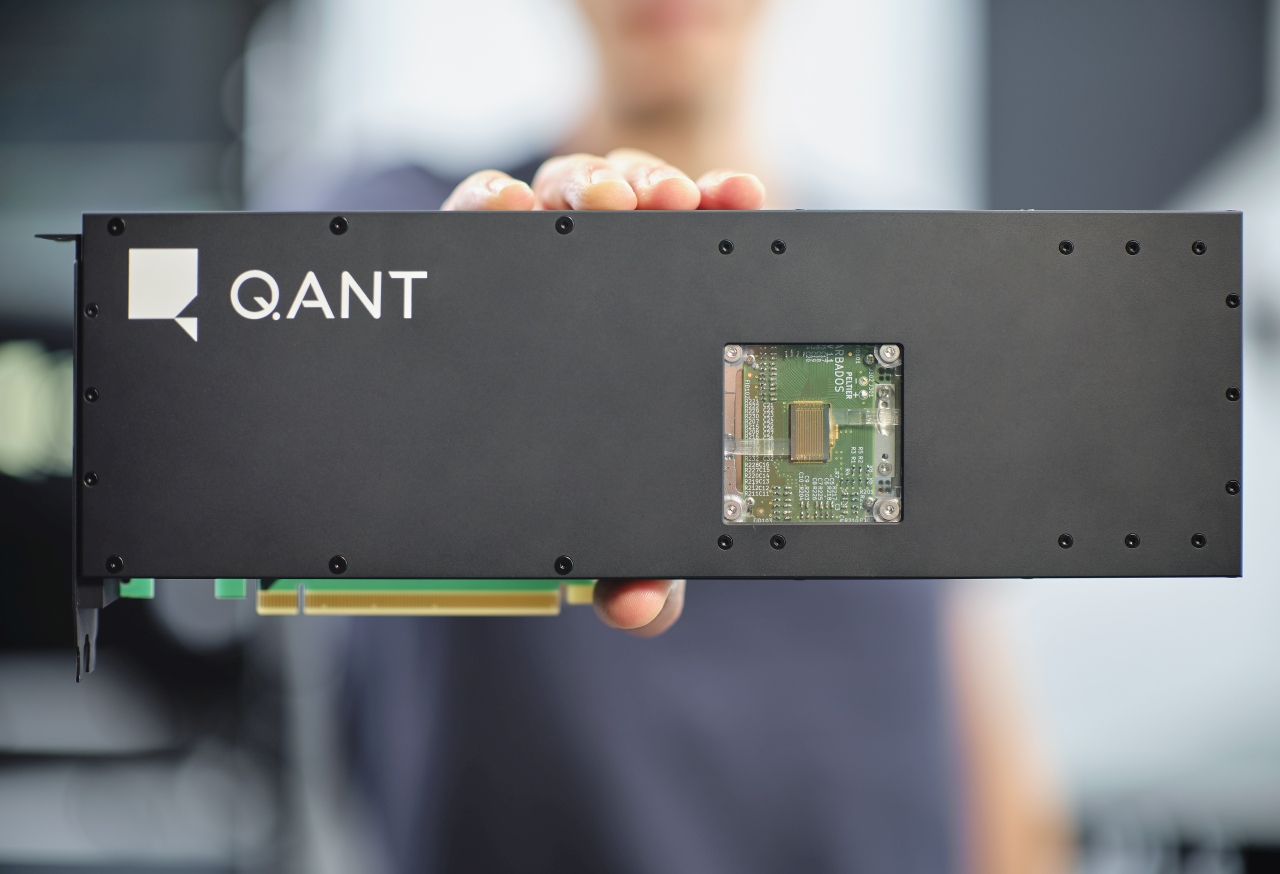 Q.ANT Native Processing Unit NPU 2