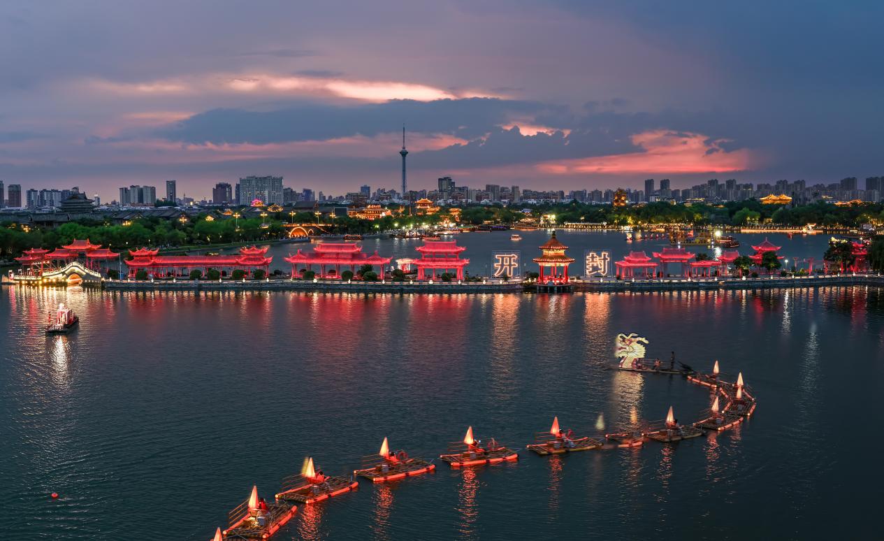 Cruise boats on the Bian River: Cruise boats on the Bian River