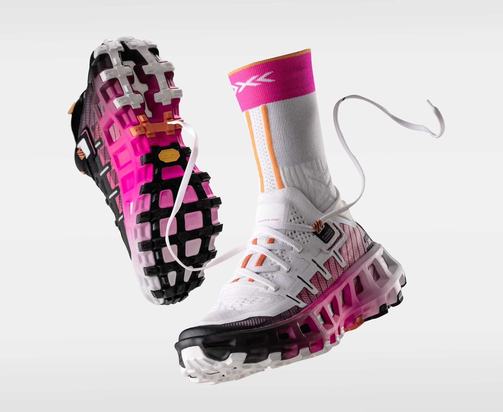 The TerraSkin system features three new patent pending technologies which, working between shoe and the ground, increases stability, comfort and grip. The shoe was designed to fully integrate between the XSKIN sock and the shoe upper for complete synergy and skin to ground connection.