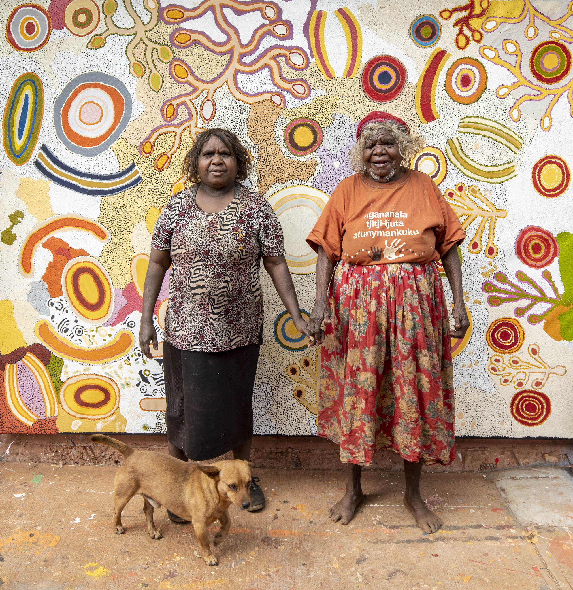 Rita and Monica Watson at Ninuku Arts. Photo by Meg Hansen (4)