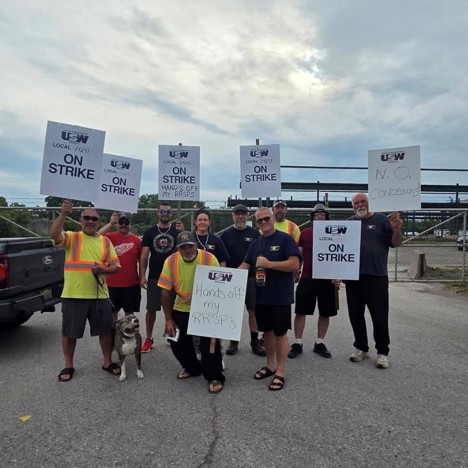 USW members stand together for fairness at Salit Steel in Niagara Falls