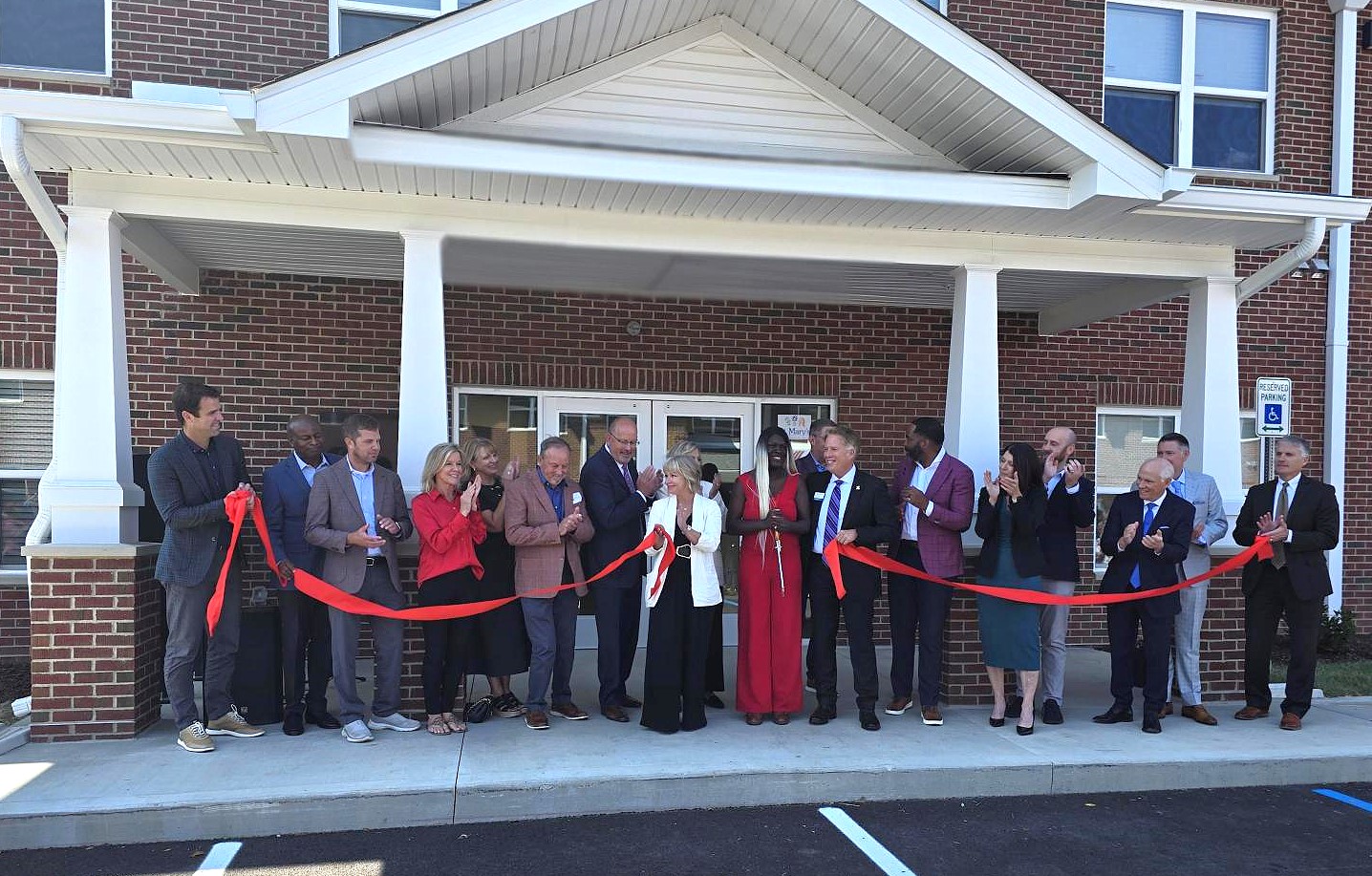 Marvetta - ribboncutting crowd