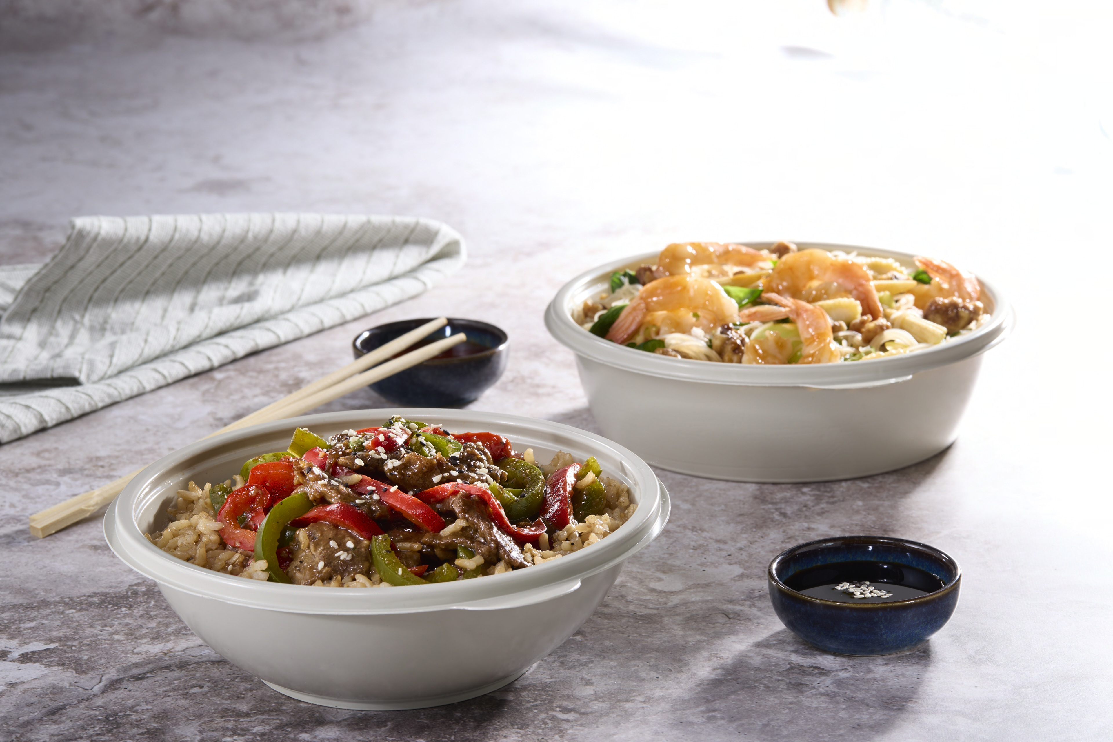 Sabert Earthtel r-PRO bowls and containers feature curated stone color specifically chosen for both cool and warm undertones, enhancing the appearance of cool toned food dishes and complementing warm-tone food.