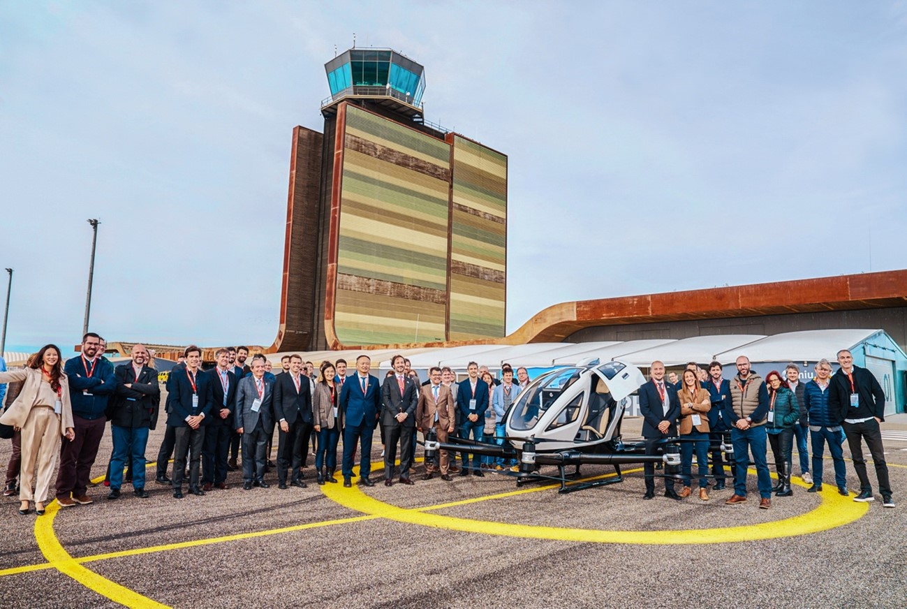 (Photo: EH216-S at LEDA Vertiport with the airport behind)