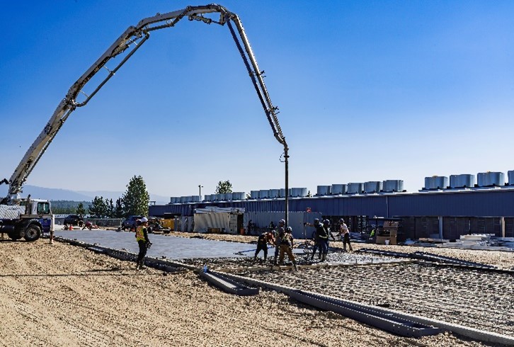 Mackenzie – concrete slab pour at the fourth data center building (20MW)