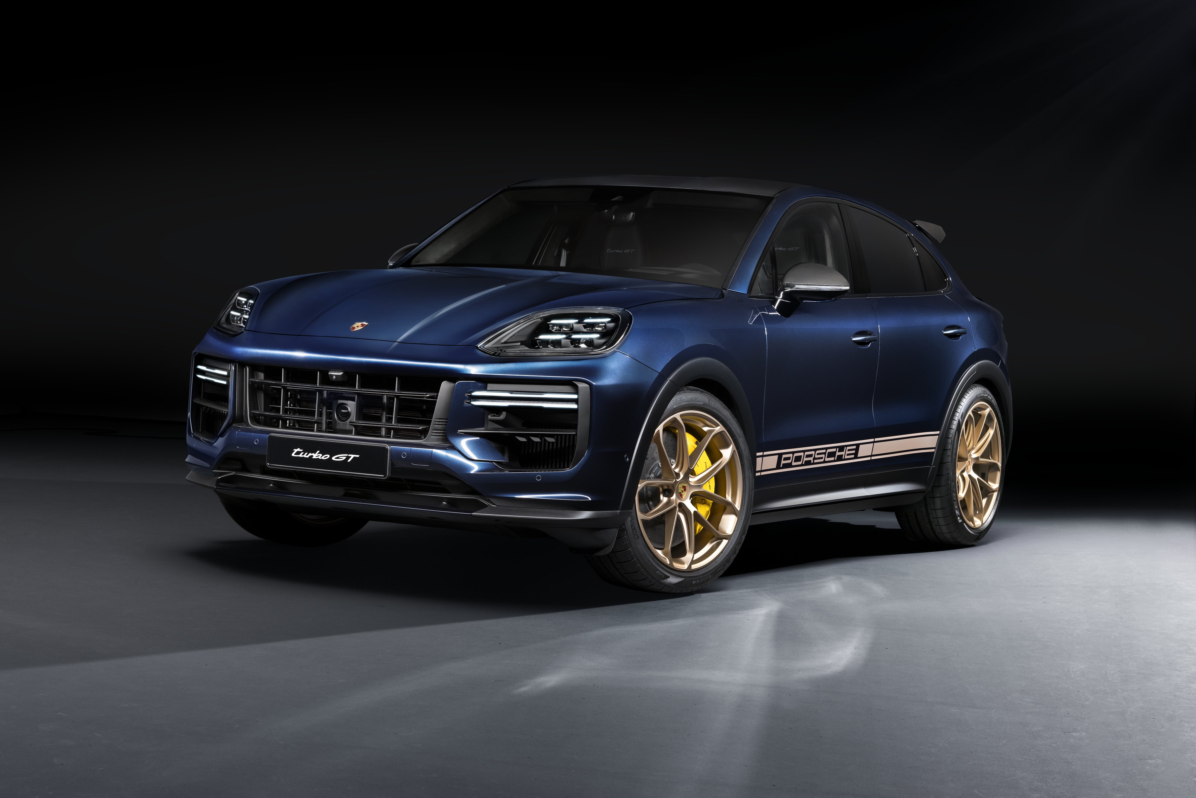 More luxury, more performance: Porsche presents the new Cayenne - Porsche  Newsroom