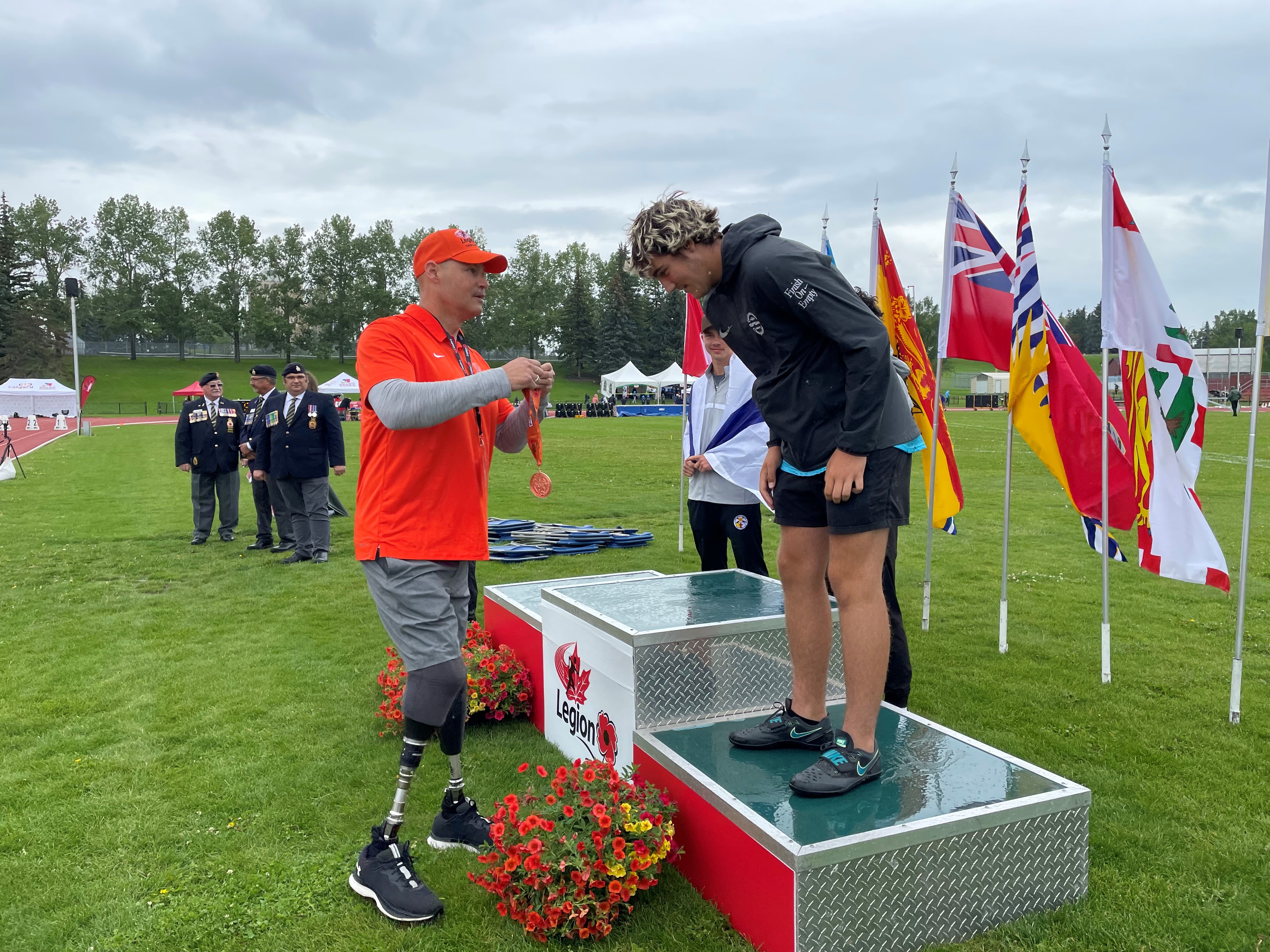 Mike presents medal to athlete