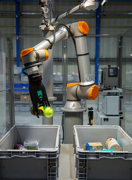 Photo - Vanderlande adds advanced automated picking robot to its warehouse solutions portfolio