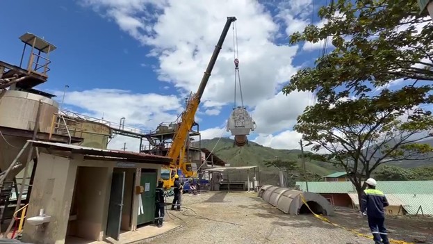 Figure 2: Replacing the carbon regeneration kiln at Svetlana in Ecuador.