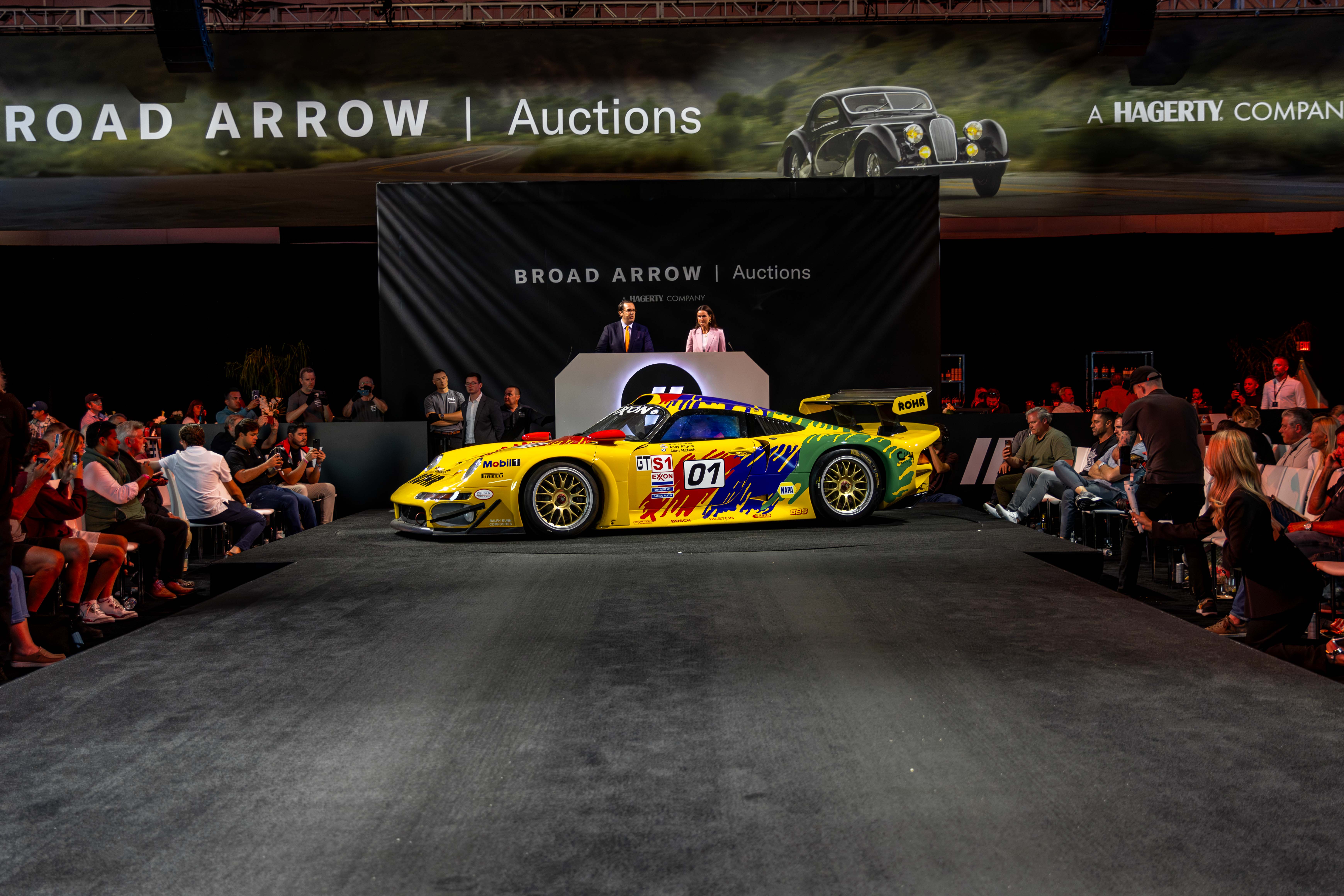 Porsche 911 GT1 Rennversion on the block at the auction