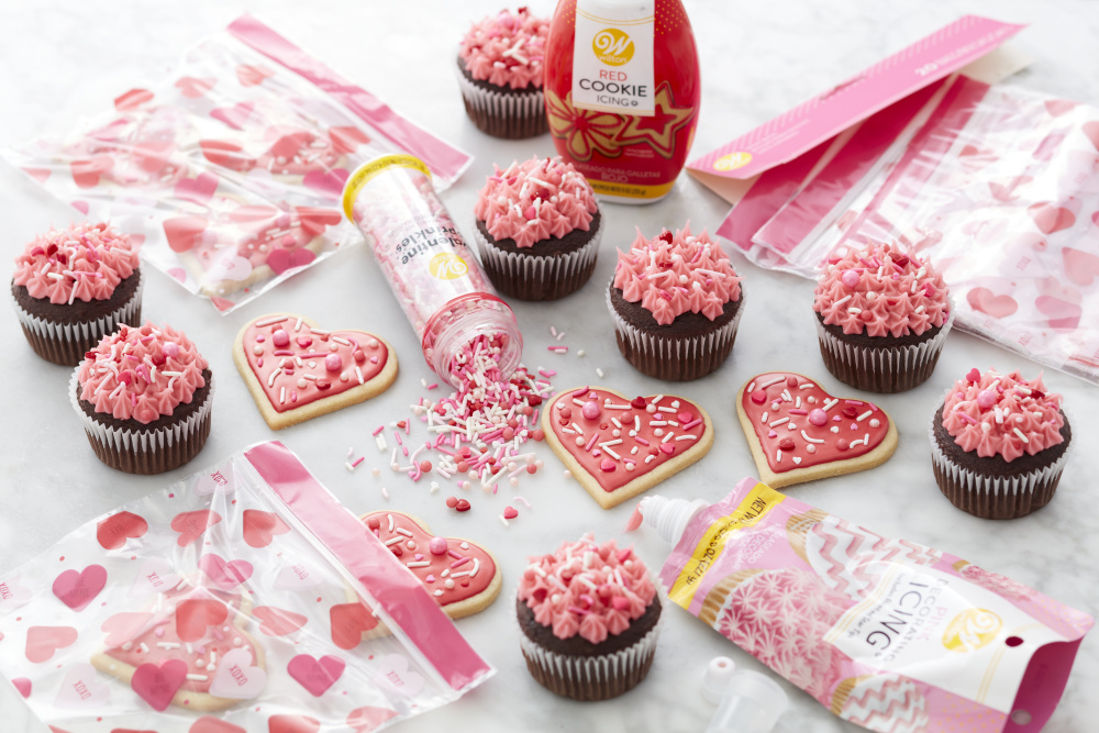 Wilton Heart Tasty Fill Cake Set - Baking Bites