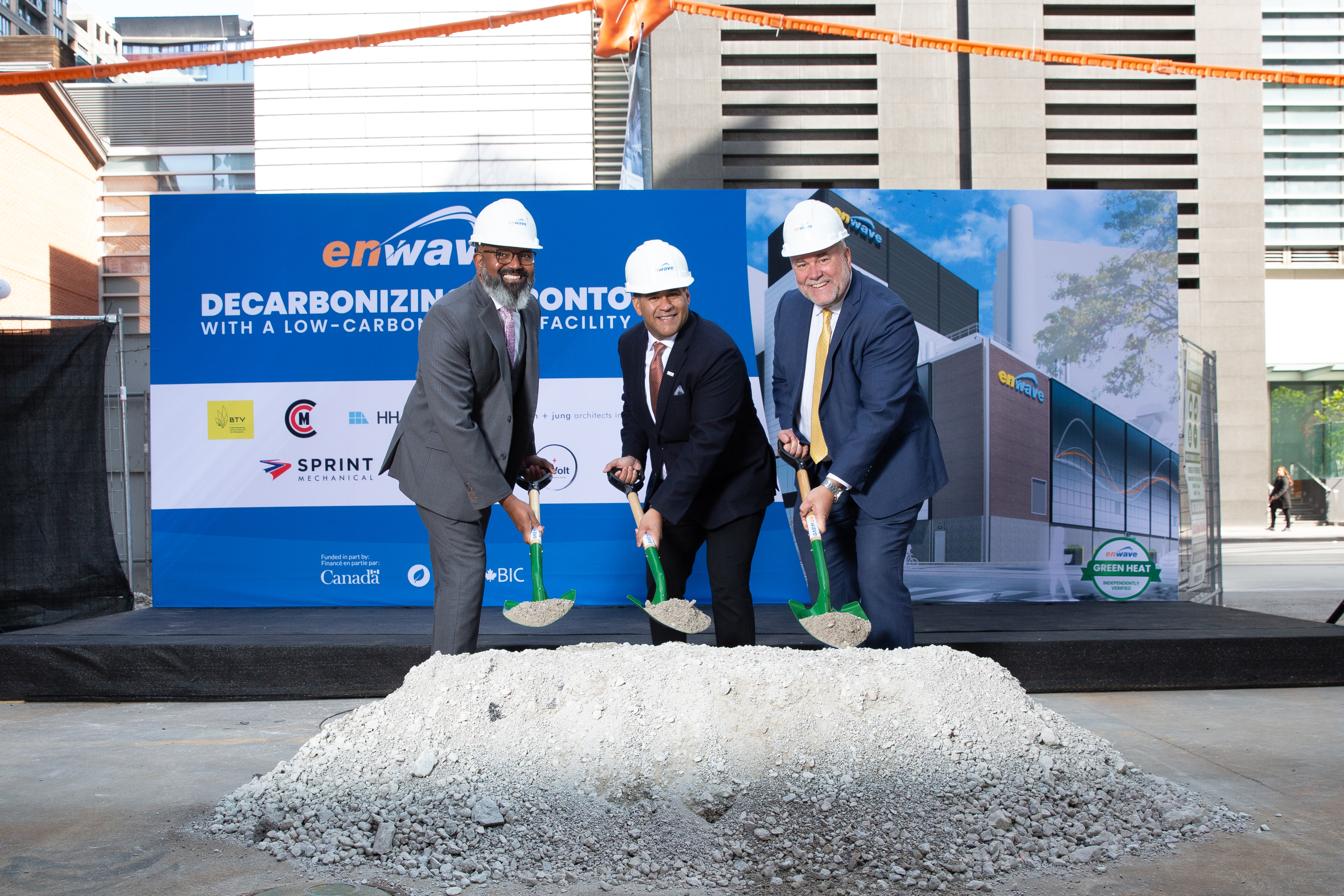 Left-right: Sashen Guneratna (Managing Director, Investments, Canada Infrastructure Bank), Carlyle Coutinho (CEO, Enwave Energy Corporation), and Todd Smith (Minister of Energy, Government of Ontario).