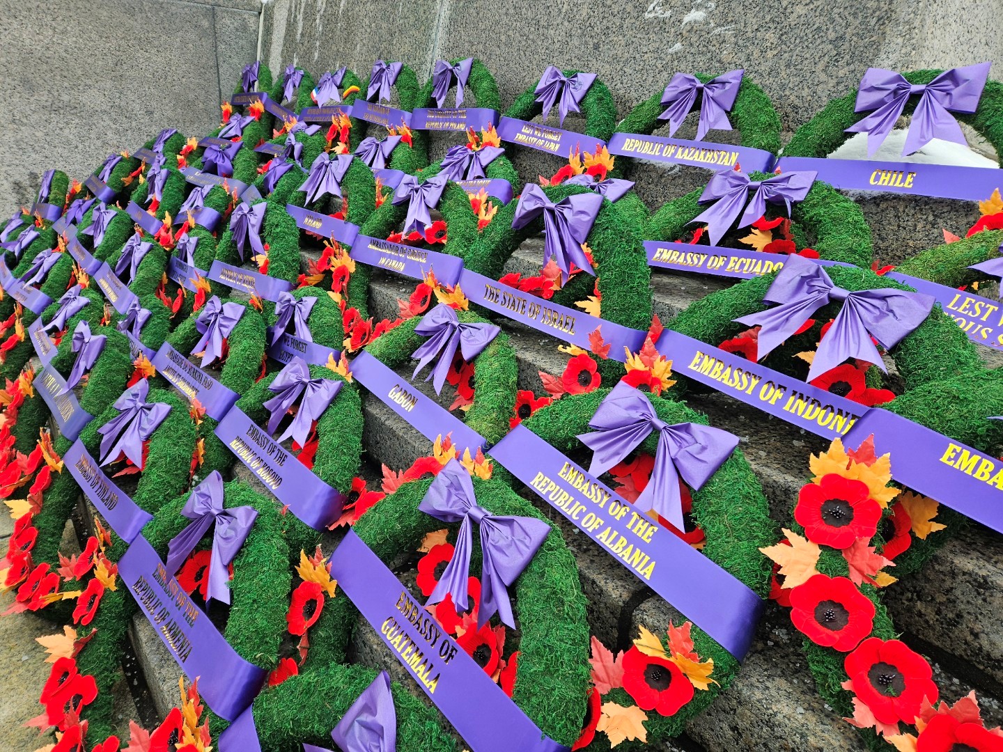 Rday 2025_Wreaths at monument