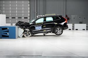 2023 Volvo XC60 in the IIHS updated moderate overlap crash test