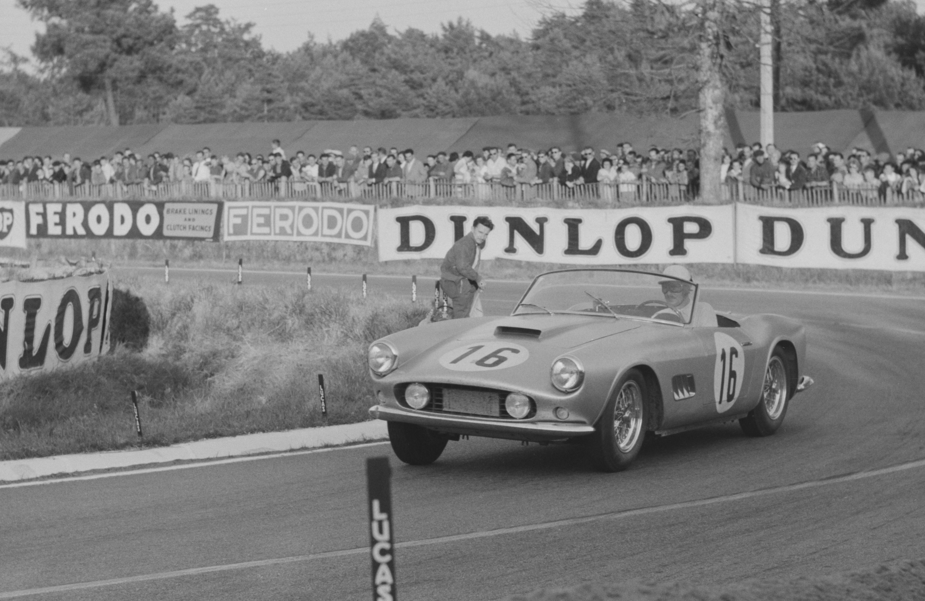 1959 Ferrari 250 GT LWB Scaglietti California Spider Competizione piloted by Bob Grossman / Fernand Tavano, #16, 5th OA, 3rd GT 3.0. 1959 Le Mans 24 Hours 20 June 1959 (Credit - Courtesy of Revs Institute, The George Phillips Photograph Collection)