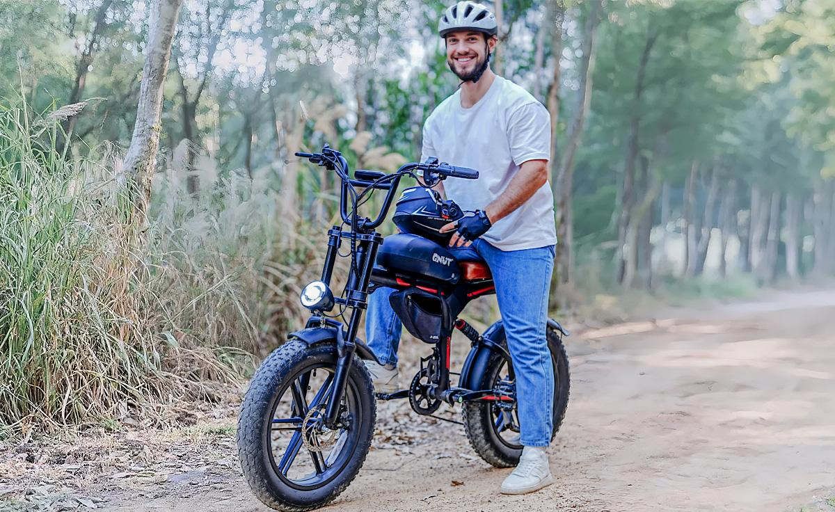 A man riding a QNUT Victor Electric Bike and coming to a stop