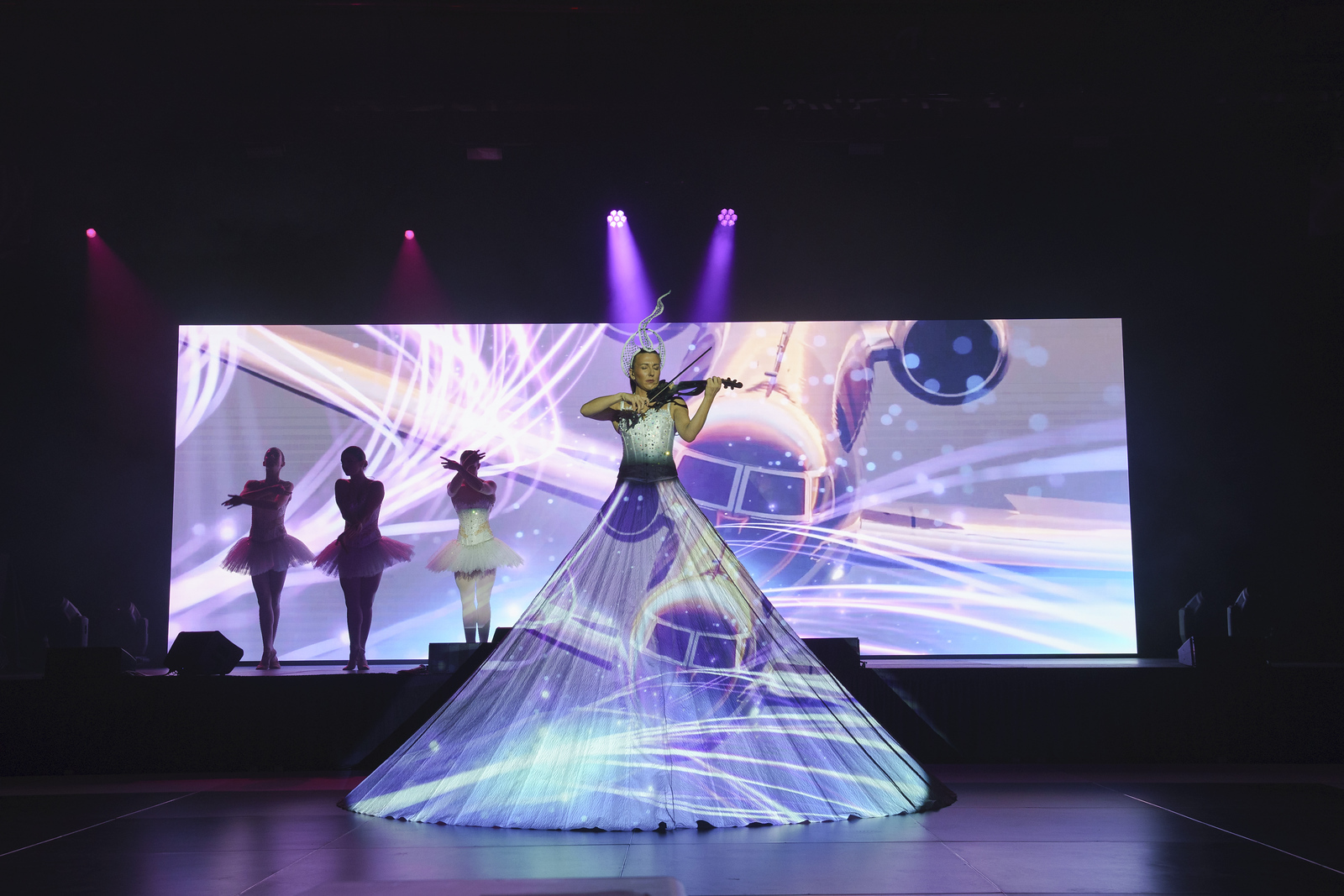 Cirque Du Soleil performed throughout the evenings event at ONEflight Black Tie Gala