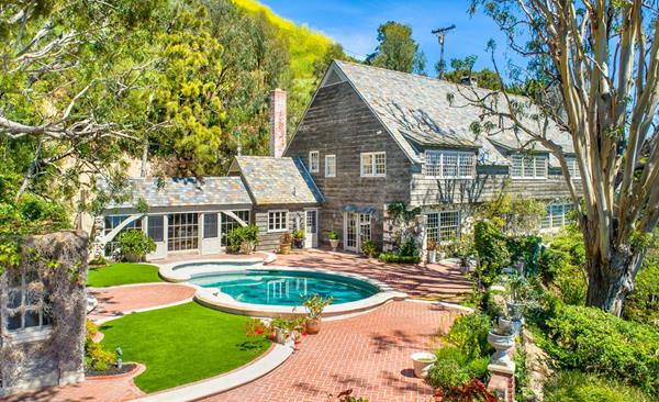 The beauty and reverence found within this stunning Laguna Beach property reflects the amazing story of its immense contribution to help local disadvantaged children. 
