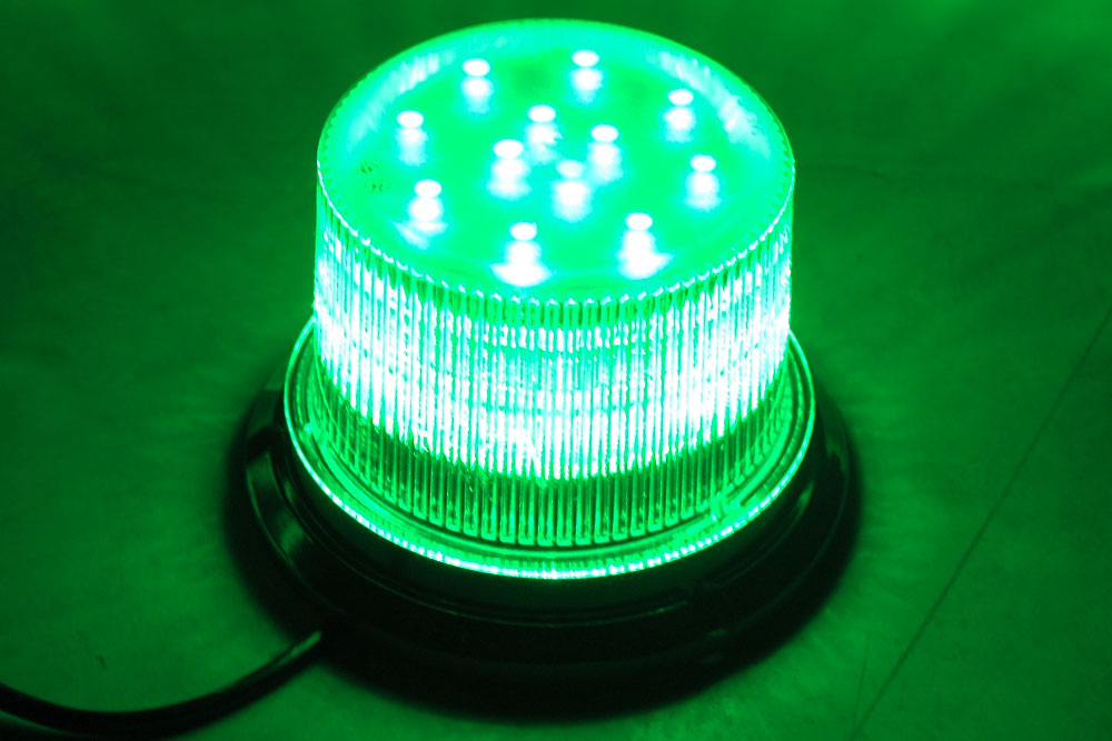 проблесковый маяк зеленого цвета. маяк росток германия. зеленые маячки. мигалки fer ddr ruhla. зеленые маячки.