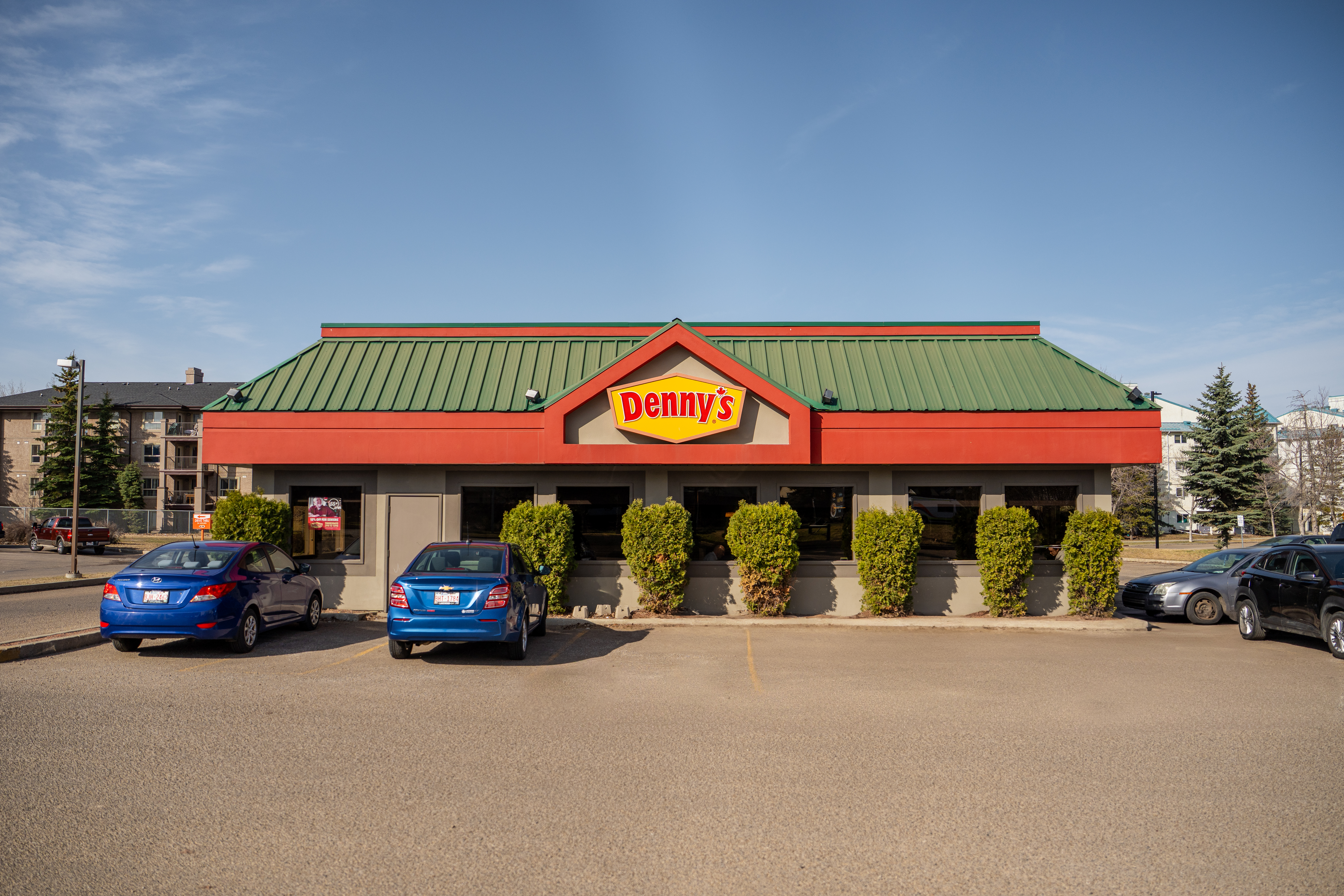 Denny's Millwoods - Exterior