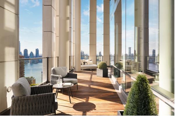 The pièce de résistance is the 2,586 square feet of wrapped loggia terraces, offering breathtaking, panoramic views of the New York City skyline.