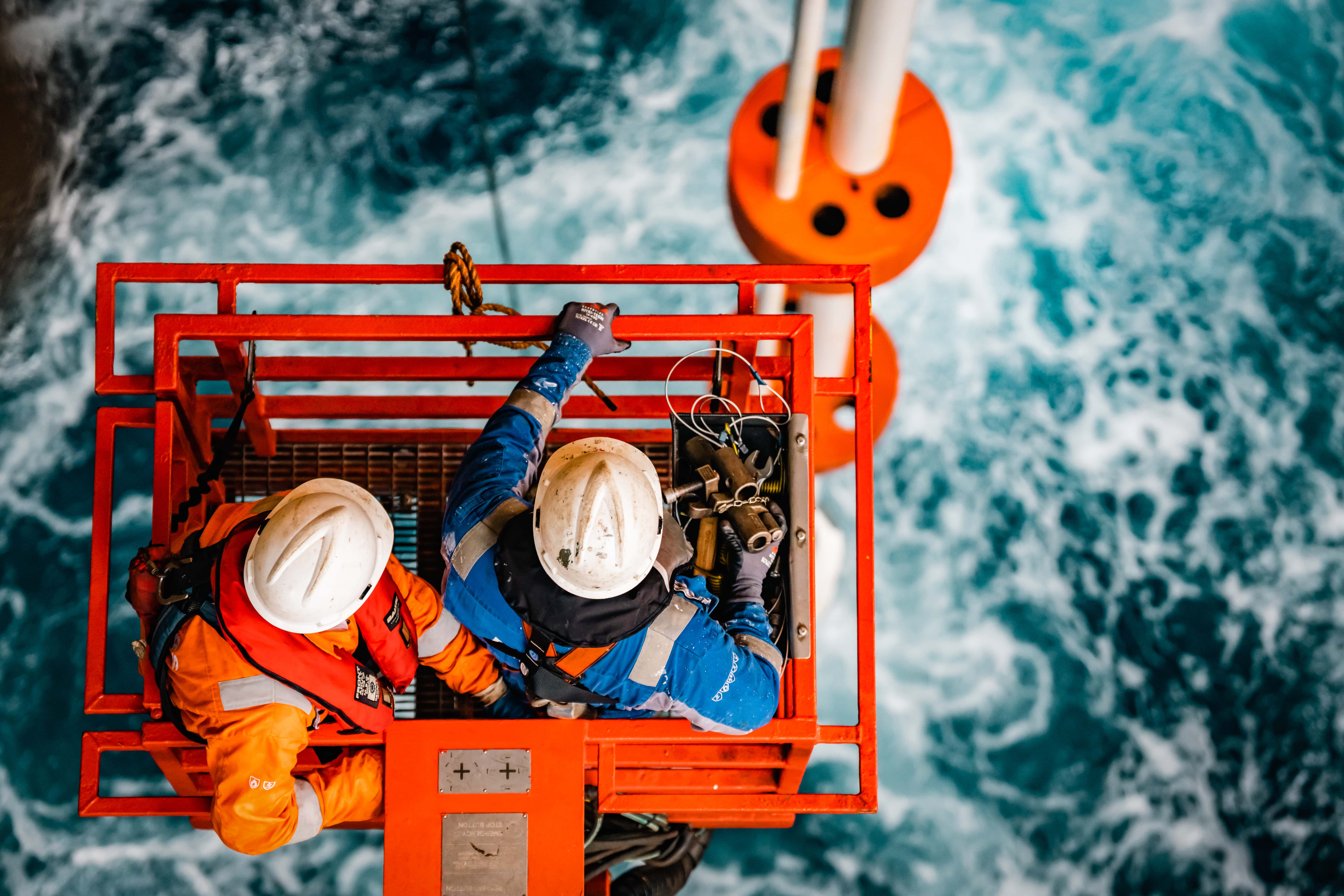 Engineers inspect 4km riser system