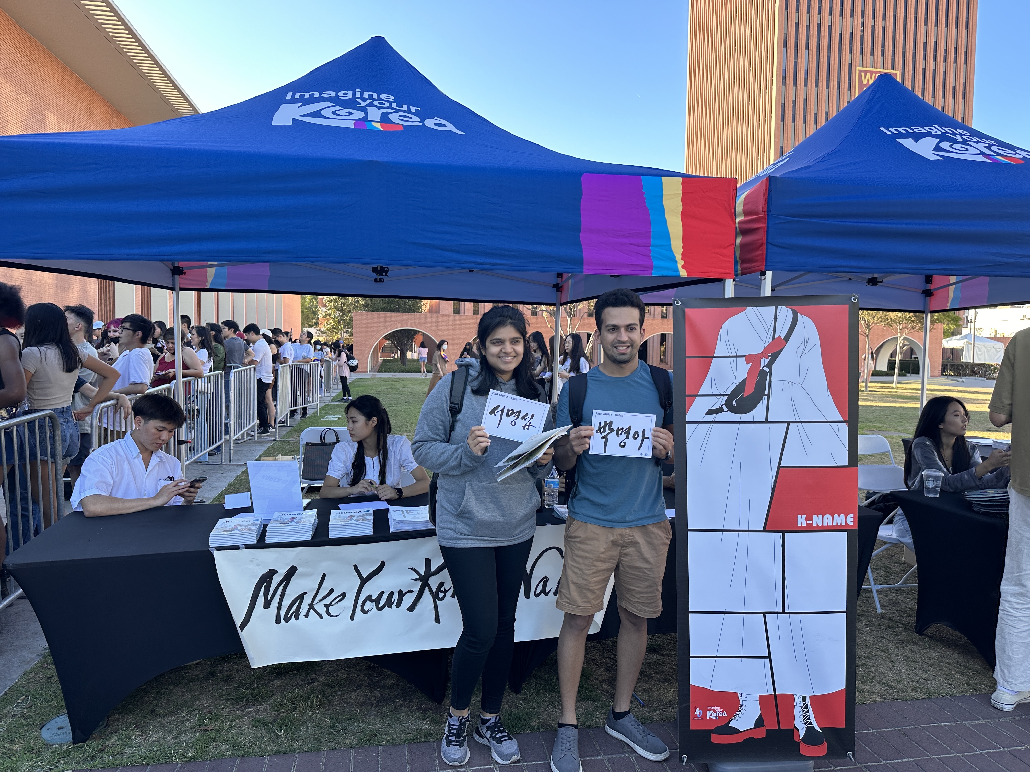 USC students getting Korean calligraphy with their Korean Names