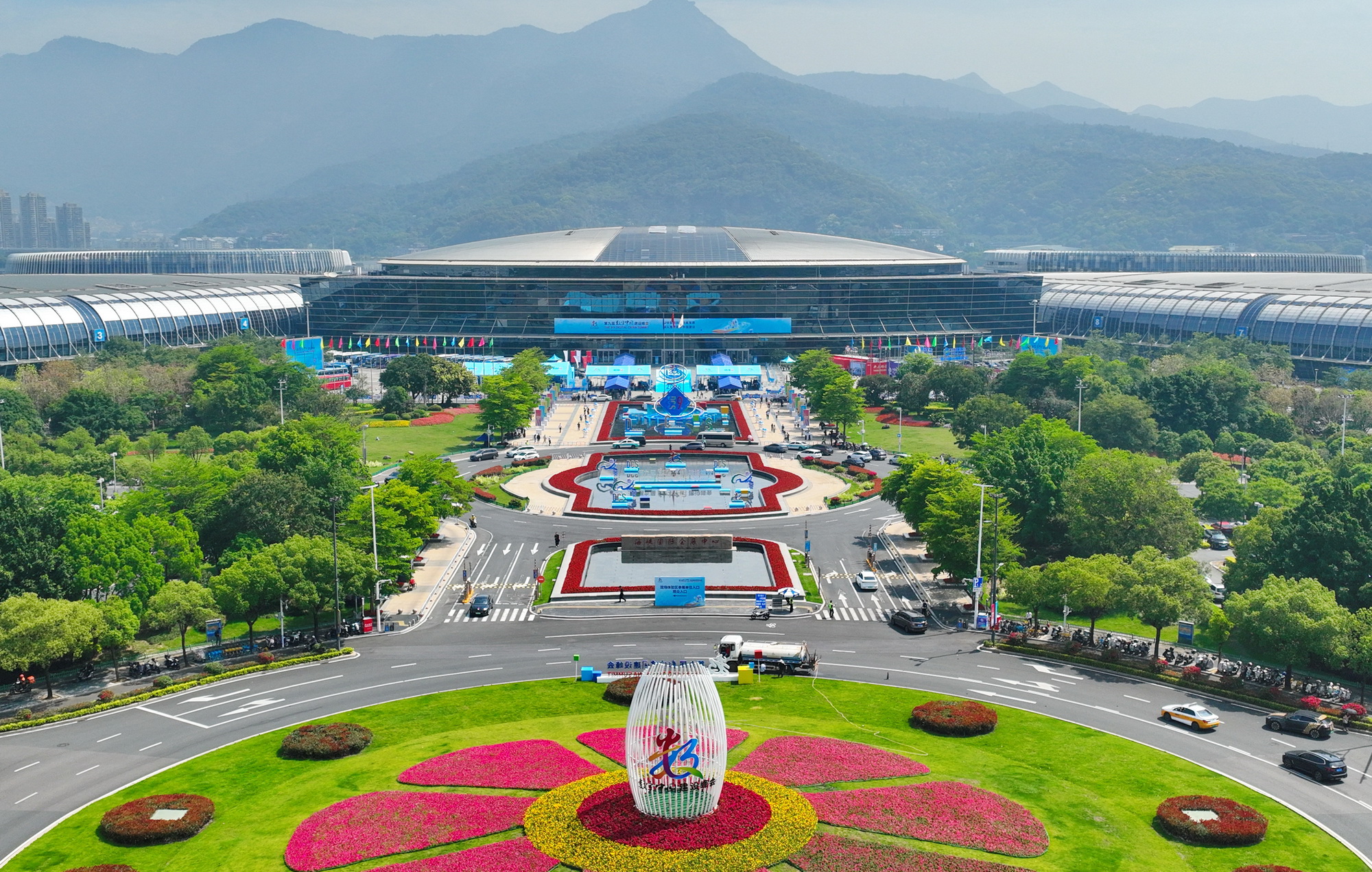 The 9th Digital China Summit opens in Fuzhou, Fujian Province.