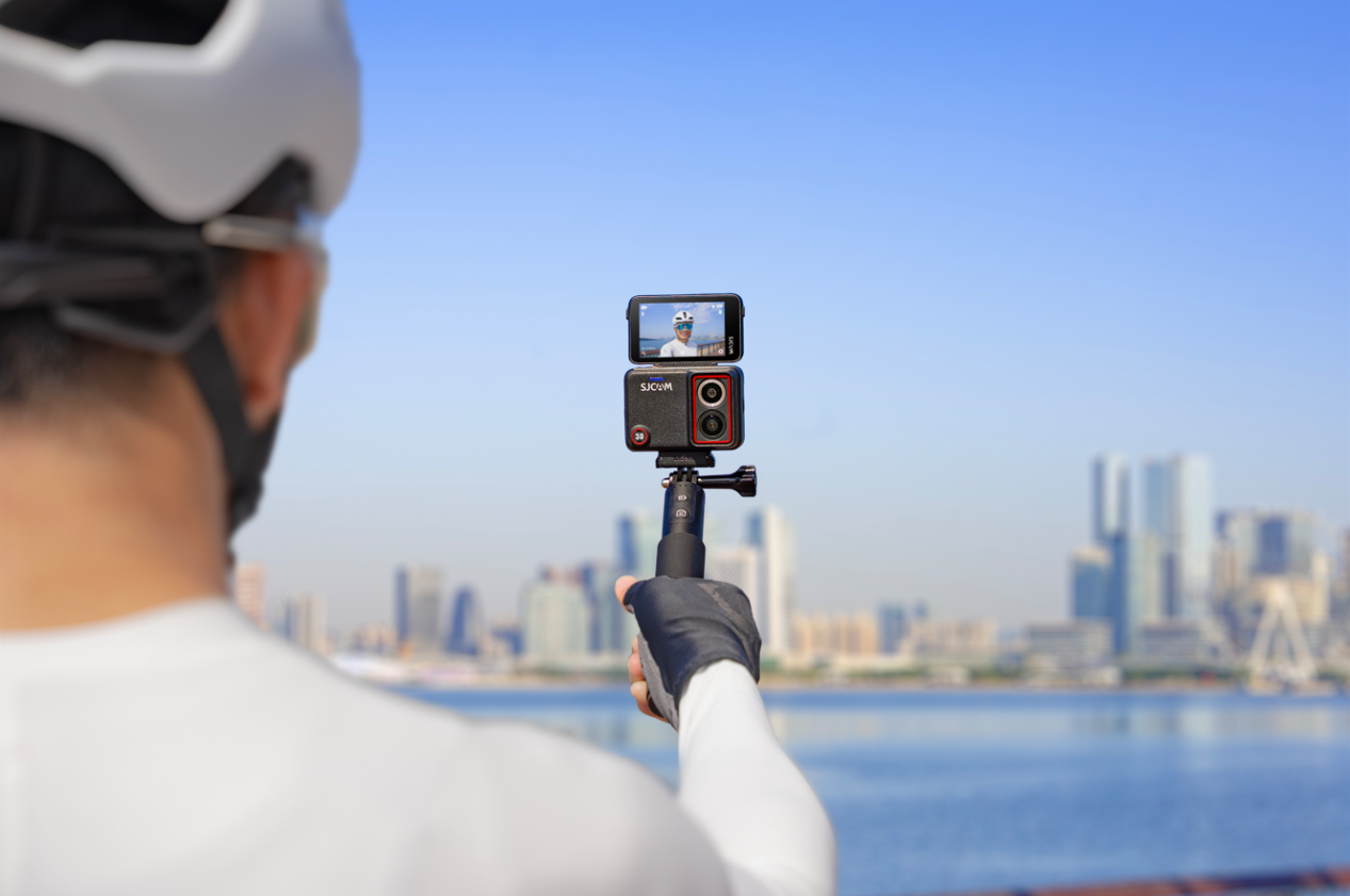 SJCAM SJ30 flip touchscreen for solo creators