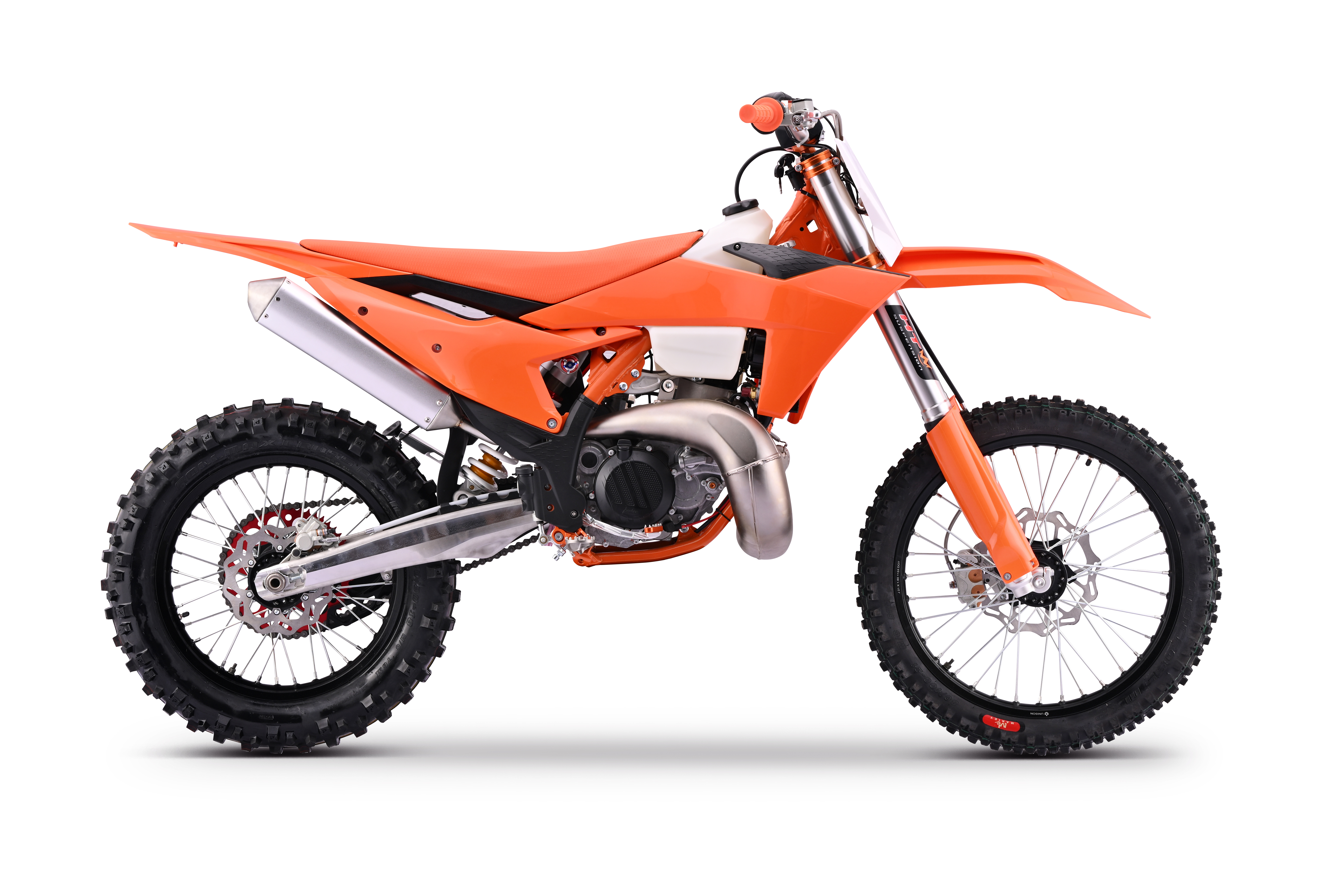 Bosuer 2-stroke dirt bike in prototype