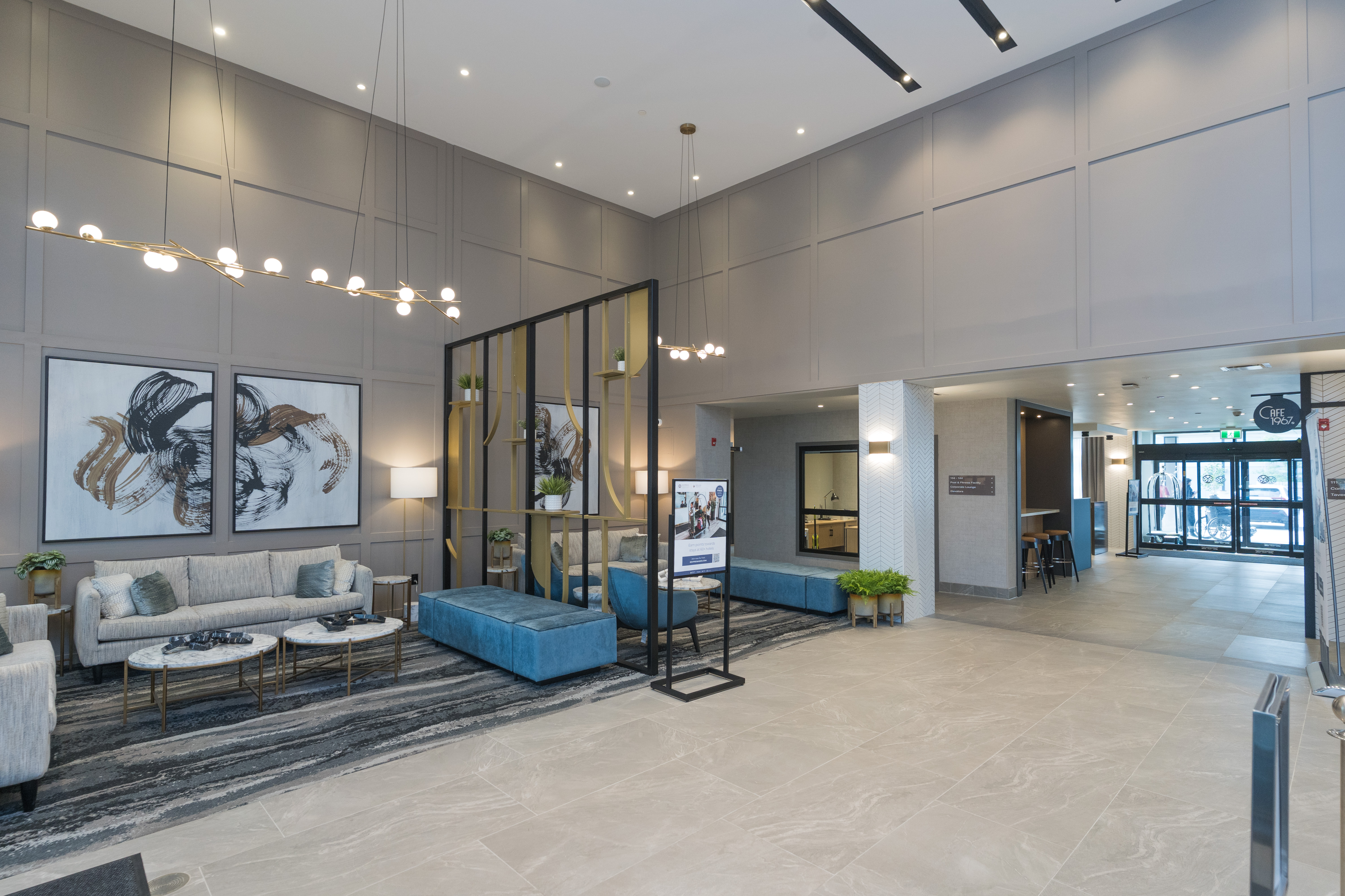 Sandman Signature Winnipeg Airport Hotel & Suites - Lobby