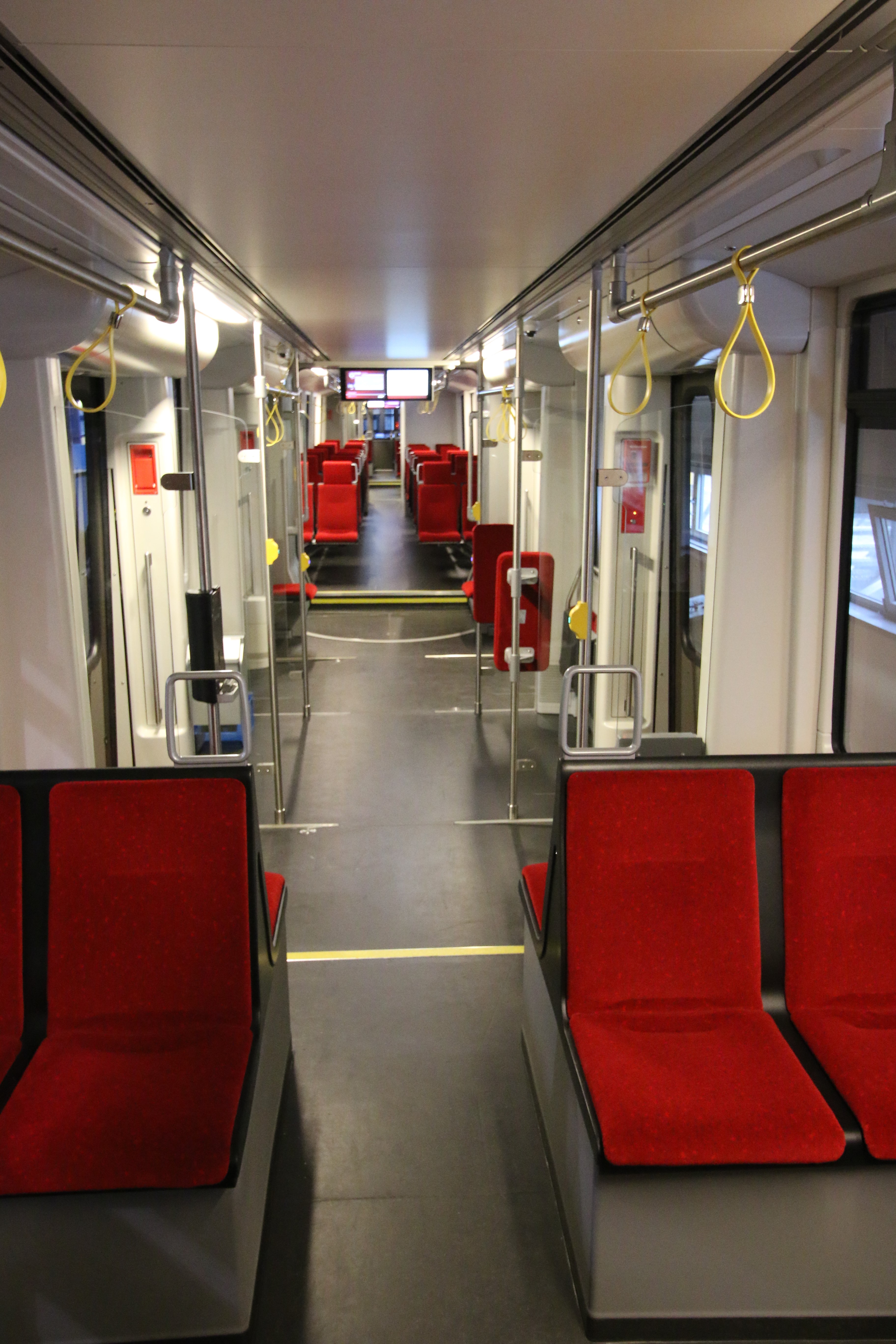 FLEXITY-Bahn, Innenansicht