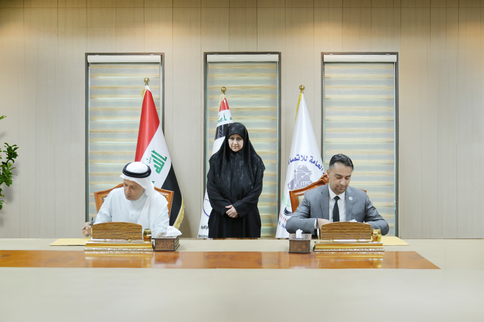 Zajil Telecom (Zajil Telecom, a wholly owned subsidiary in Kuwait of Kalaam Telecom Group), signed a long-term strategic agreement with the Iraqi Informatics & Telecommunication Public Company (ITPC) under the patronage of Her Excellency the Minister of Communications, Dr. Hiyam Al Yasiri. This agreement establishes "Kalaam Iraq Transit," the first official 100% terrestrial alternative route for large enterprises, hyperscalers, and global carriers to route their data traffic from the GCC to Europe transiting Iraq across Turkey.
