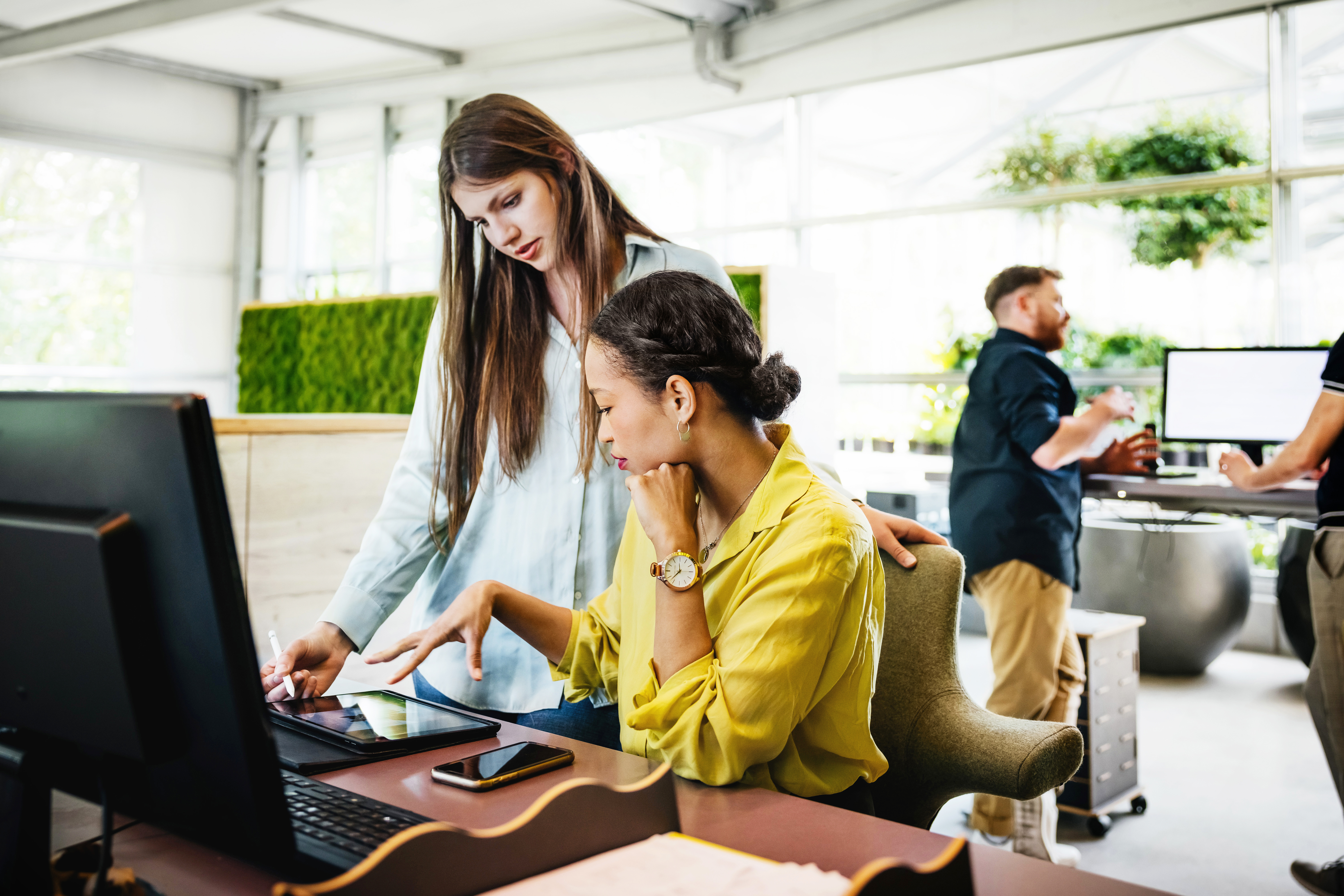 TELUS Mental Health Index revealed that workers who collaborate with others have a better mental health score than those who work exclusively independently