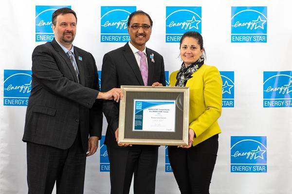 The 2019 ENERGY STAR® Recruit of the Year Award was presented to Shanna Munro, Restaurants Canada President and CEO, and David Lefebvre, Restaurants Canada Vice President, Federal and Quebec, by Canada's Minister of Natural Resources, the Honourable Amarjeet Sohi, at an award ceremony in Ottawa on May 14.