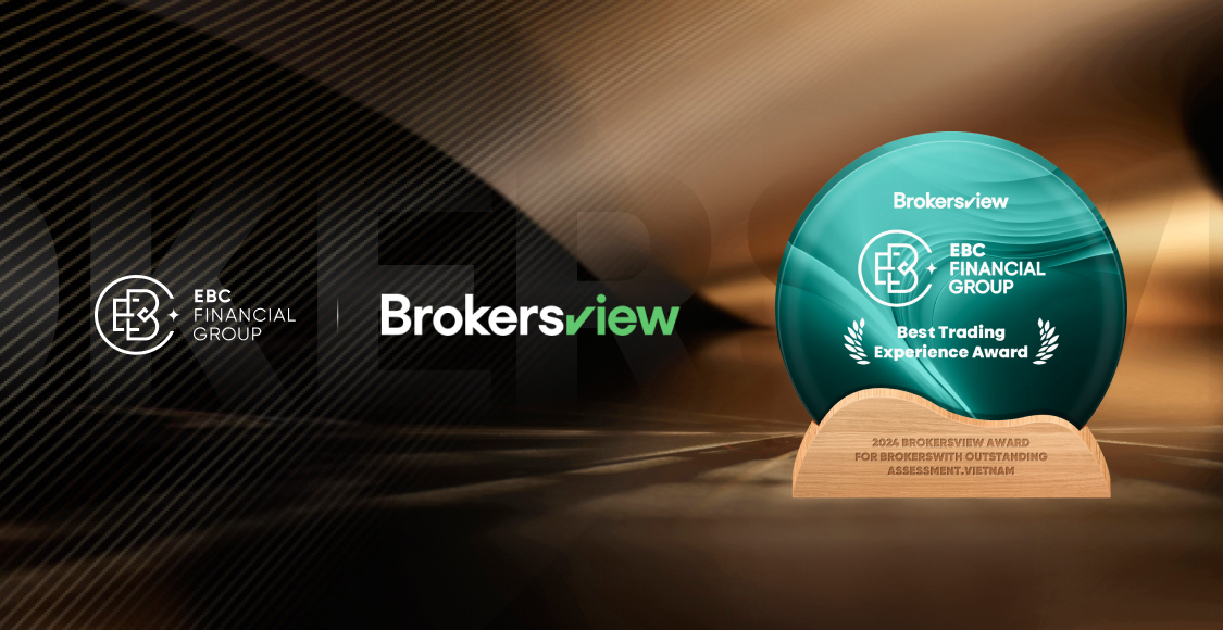 Prêmio "Best Trading Experience" entregue ao EBC Financial Group pela BrokersView em 2024