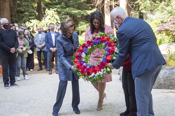 House Speaker Pelosi, SF Mayor London Breed, Congresswoman Barbara Lee and Chief Executive John Cunningham lay wreath at National AIDS Memorial on 40th Anniversary of AIDS