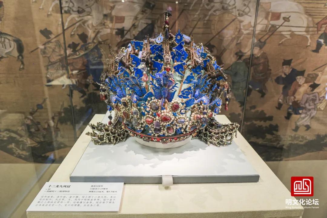 "Twelve Dragons and Nine Phoenixes Crown" worn by Empress Xiaojing. With lifelike dragons and phoenixes and exquisite gemstone inlays, the crown radiates splendor and fully embodies the majesty and honor of a Ming empress.