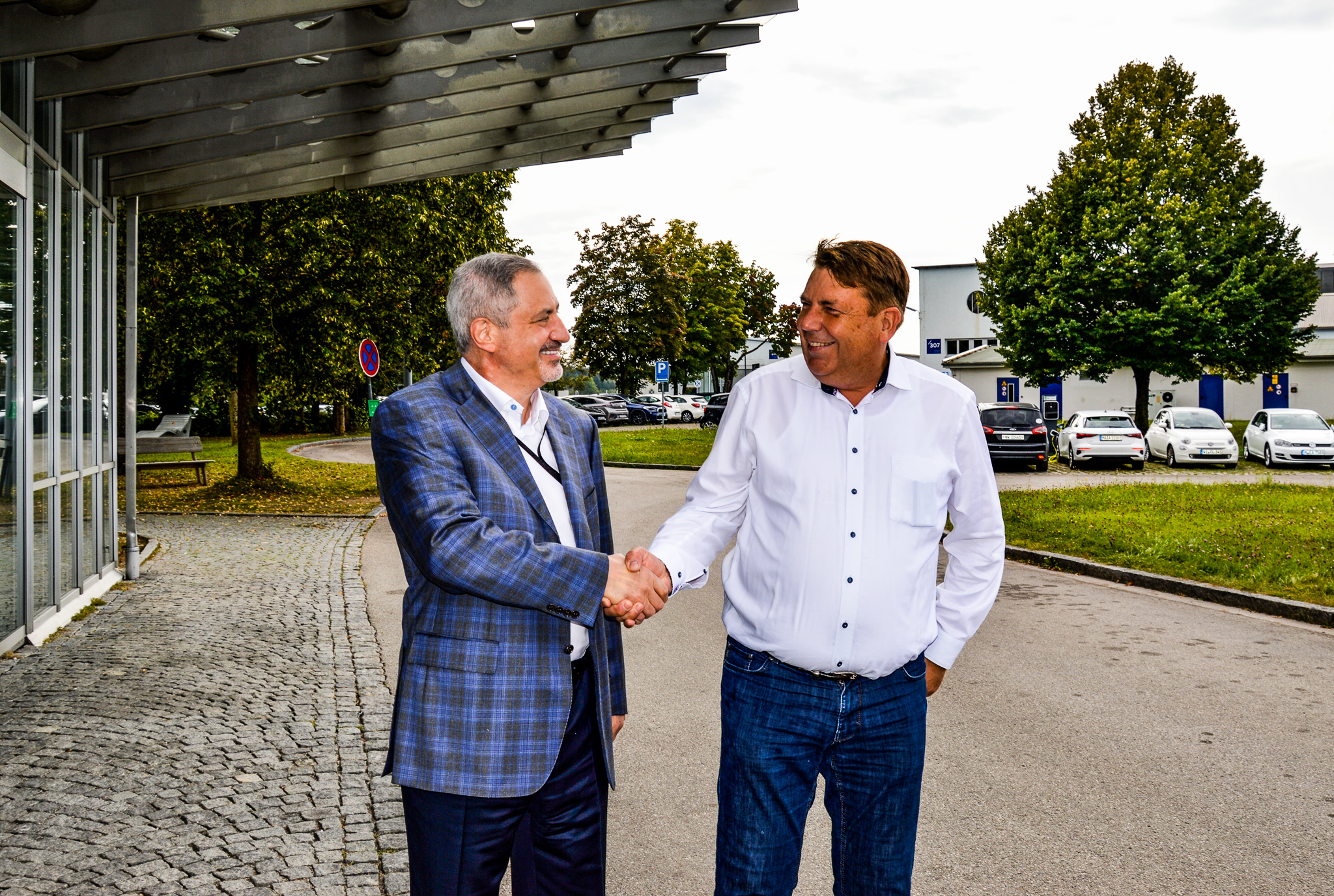 Anaqua 行政總裁 Bob Romeo 和 Lilium 知識產權負責人 Wulf Höflich 於 2021 年 9 月訪問 Lilium 總部時會面。