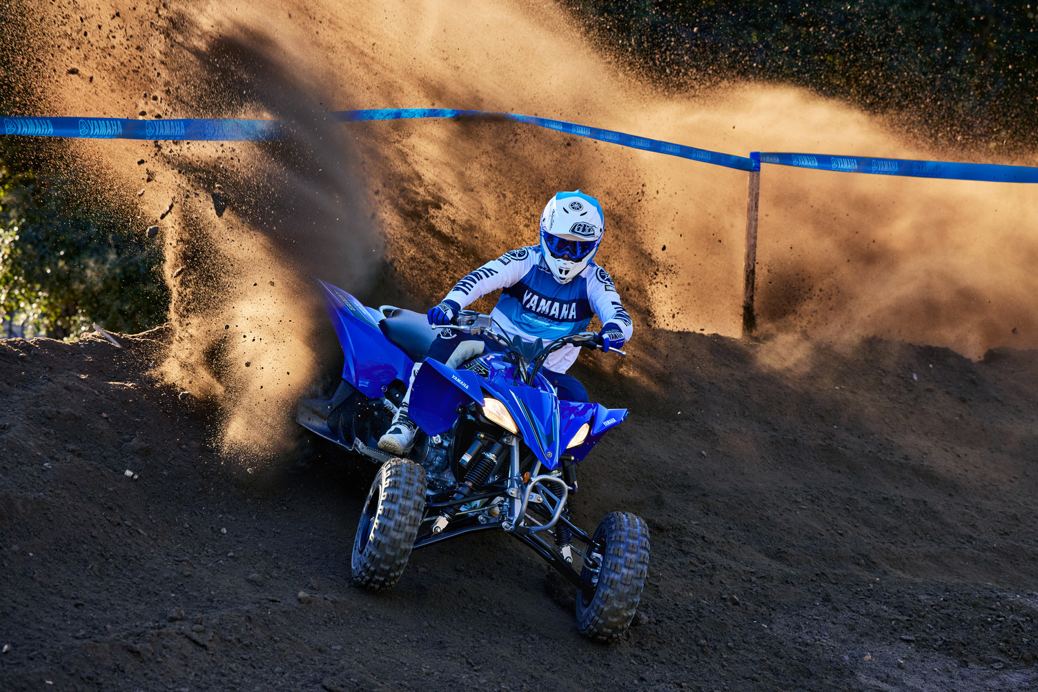 21_YFZ450R_Team Yamaha Blue_Action03_0154