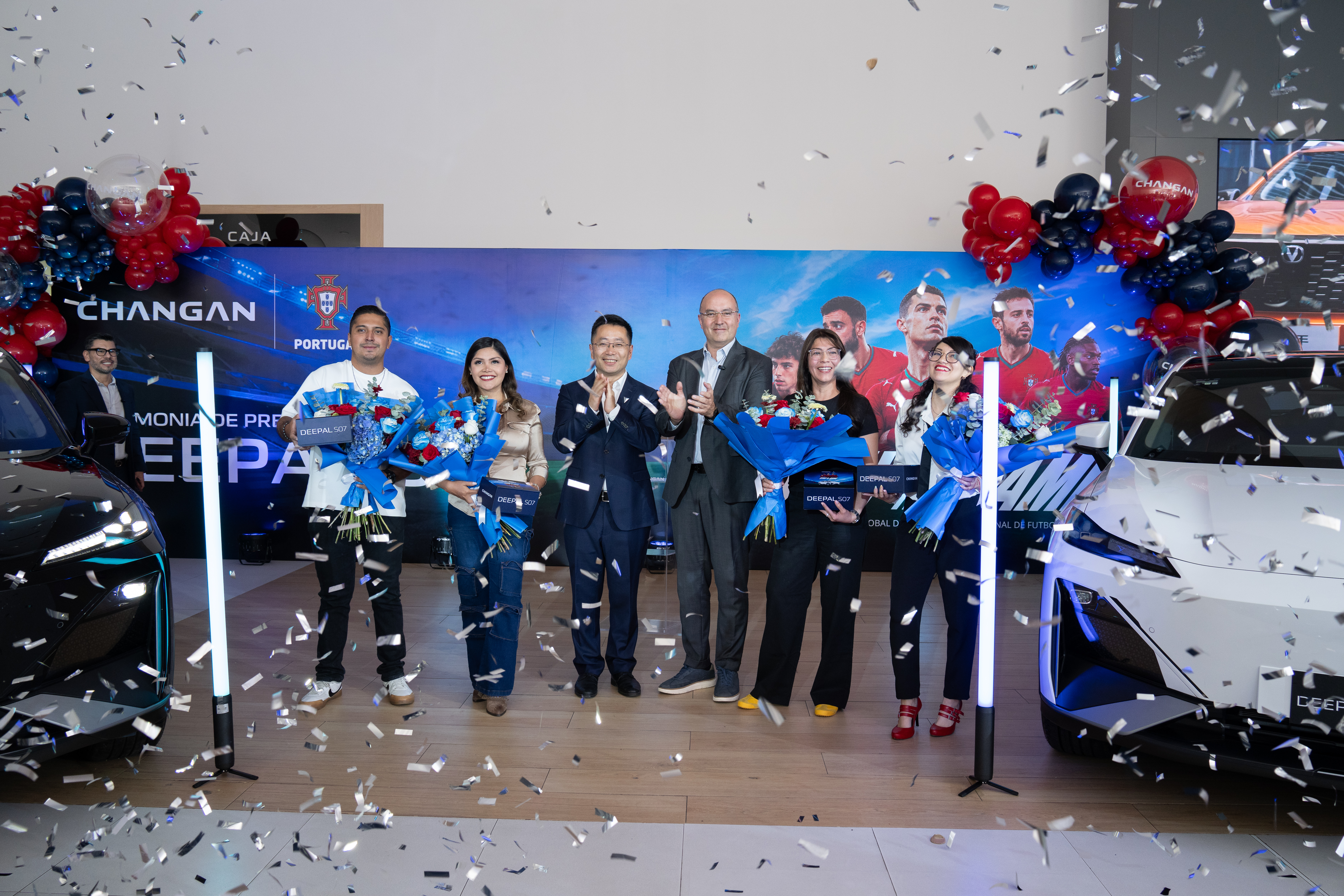 Changan celebra una ceremonia de entrega de vehículos