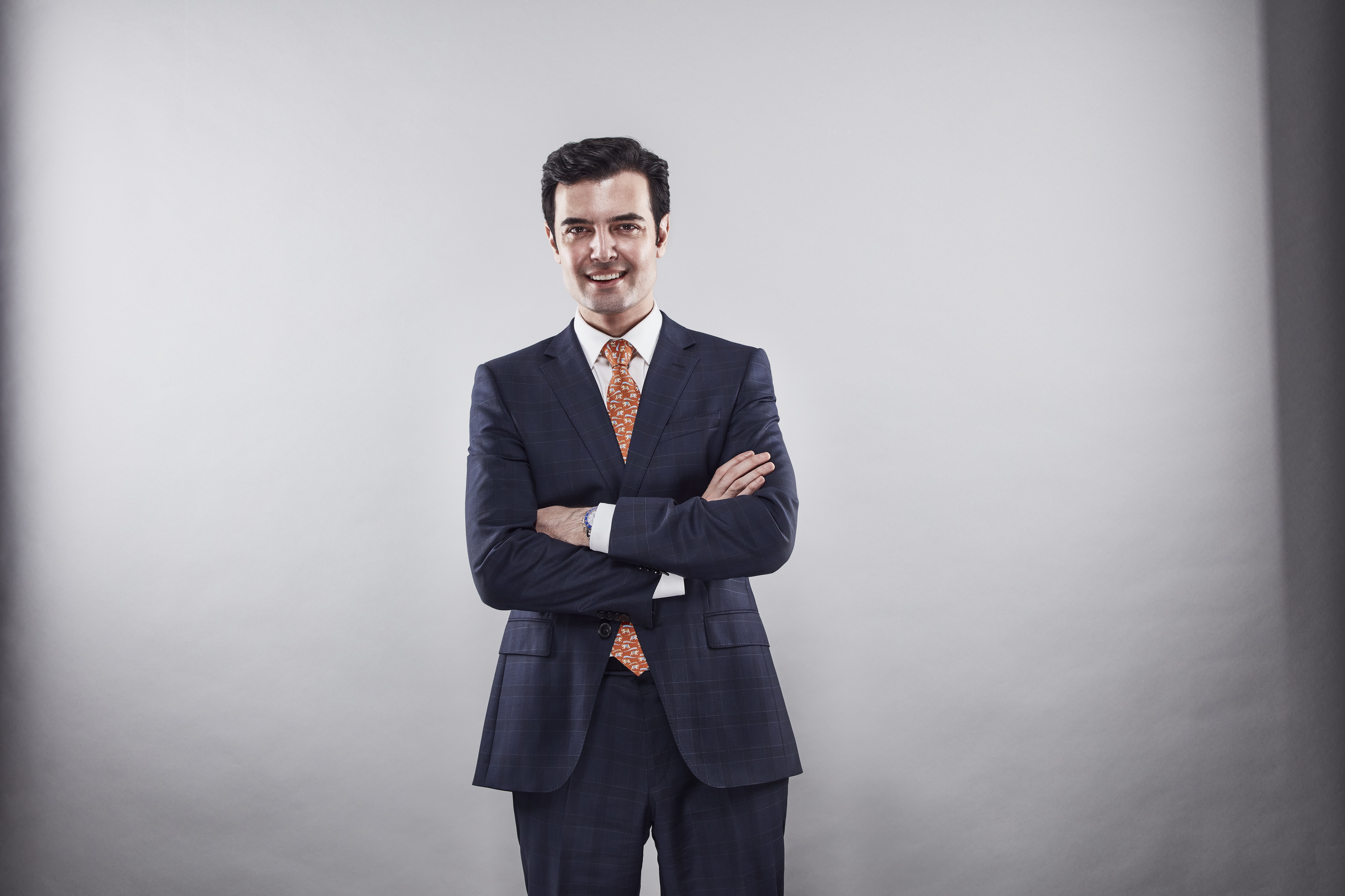 Portrait of Raymond Zar, CEO of Roehampton Capital