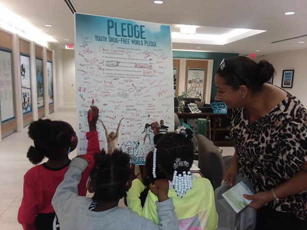 Little Kids Signing Pledge